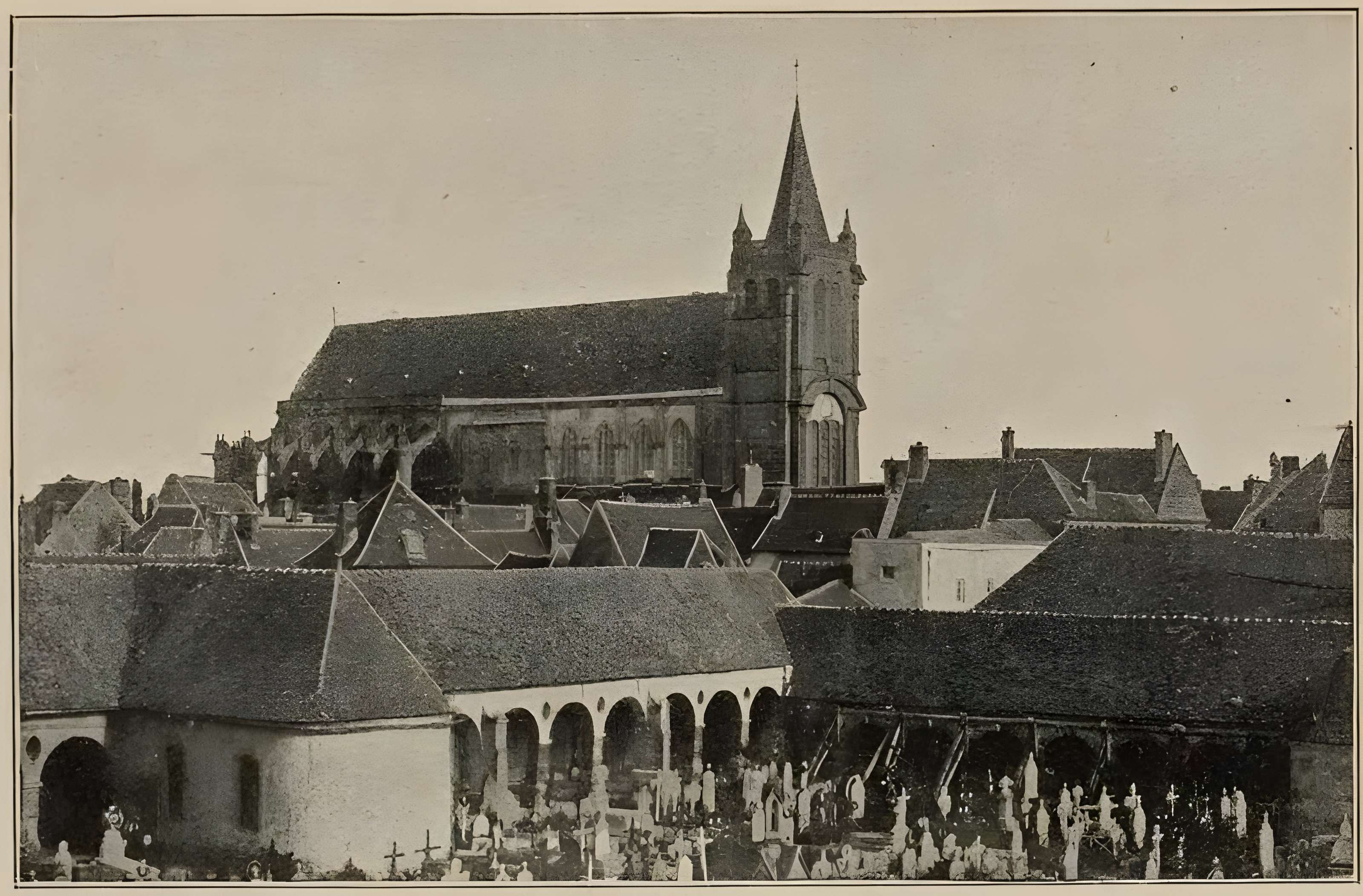 Église Saint-Pierre de Montfort-l'Amaury