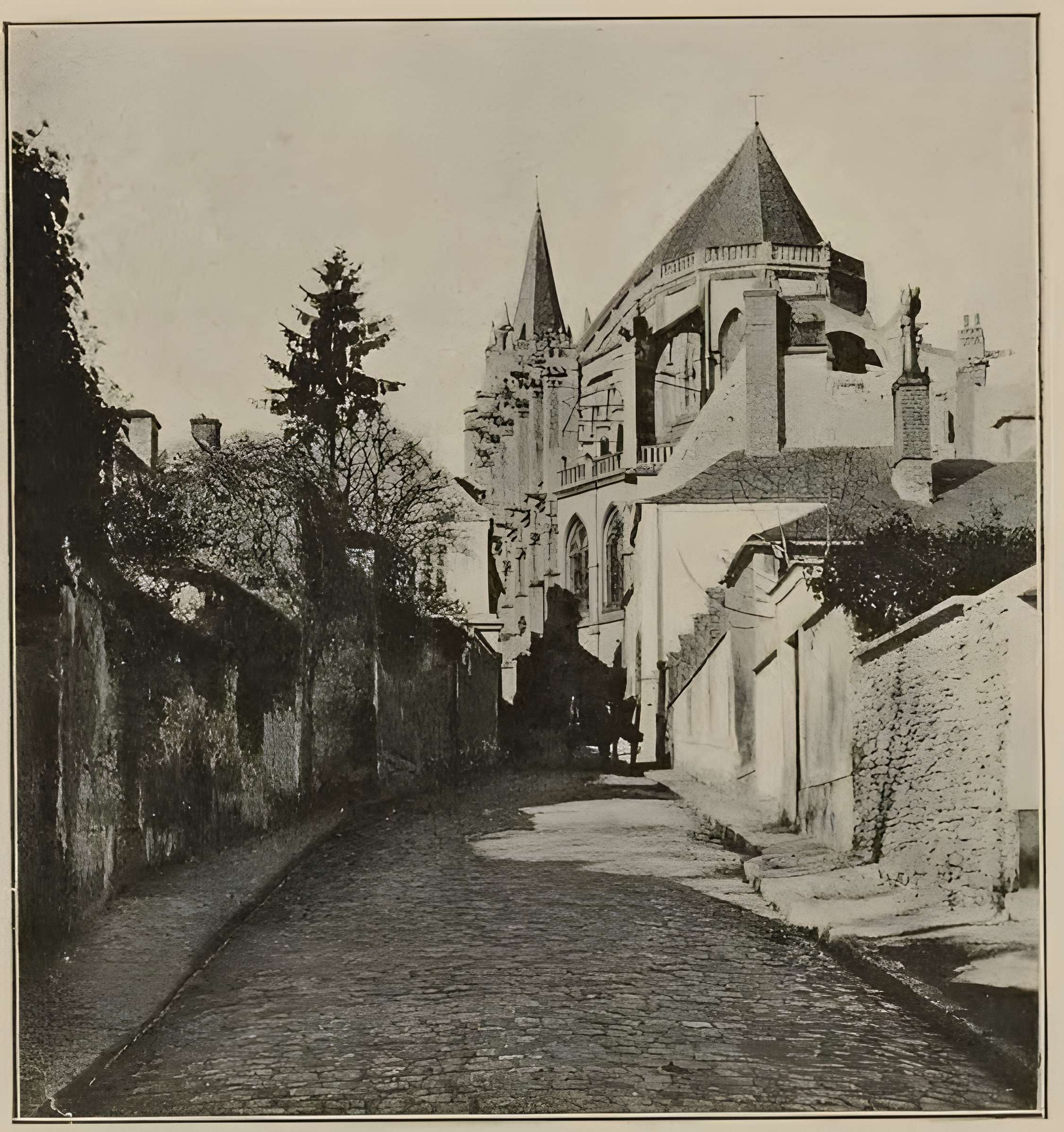 Église Saint-Pierre de Montfort-l'Amaury
