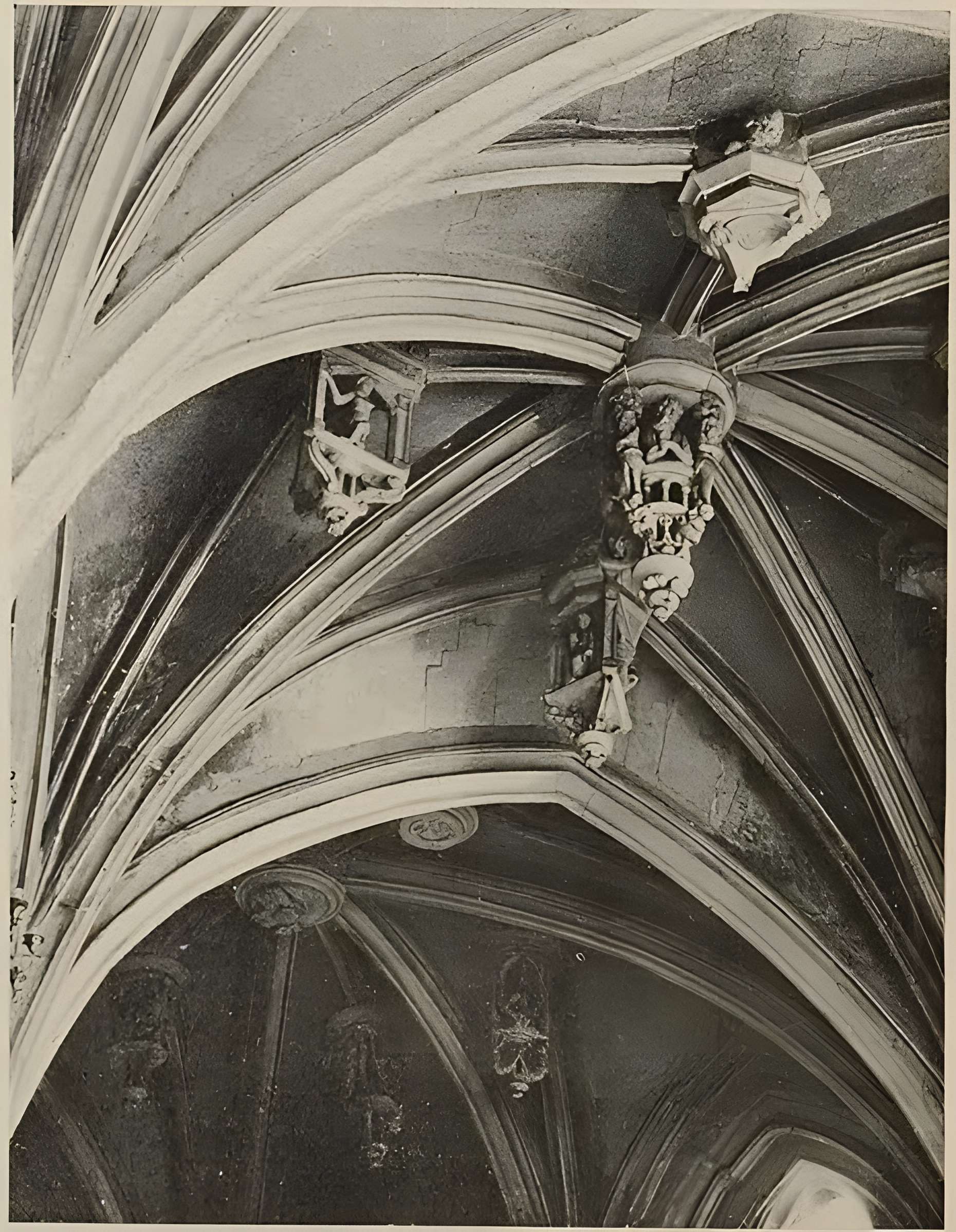 Église Saint-Pierre de Montfort-l'Amaury