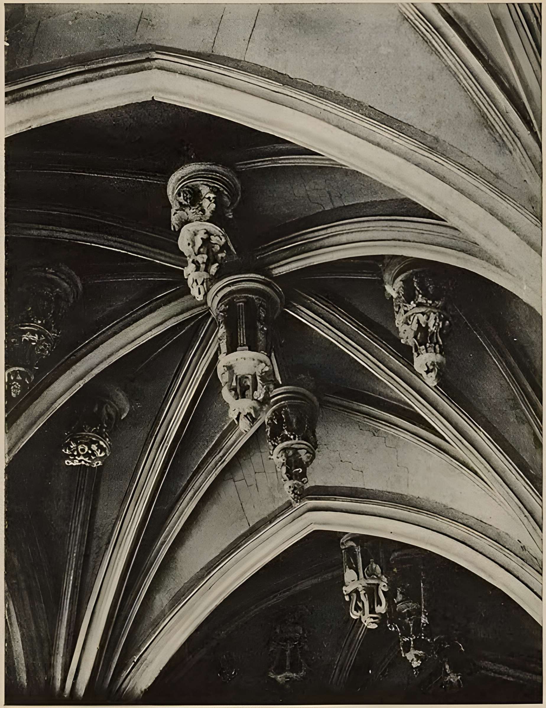 Église Saint-Pierre de Montfort-l'Amaury