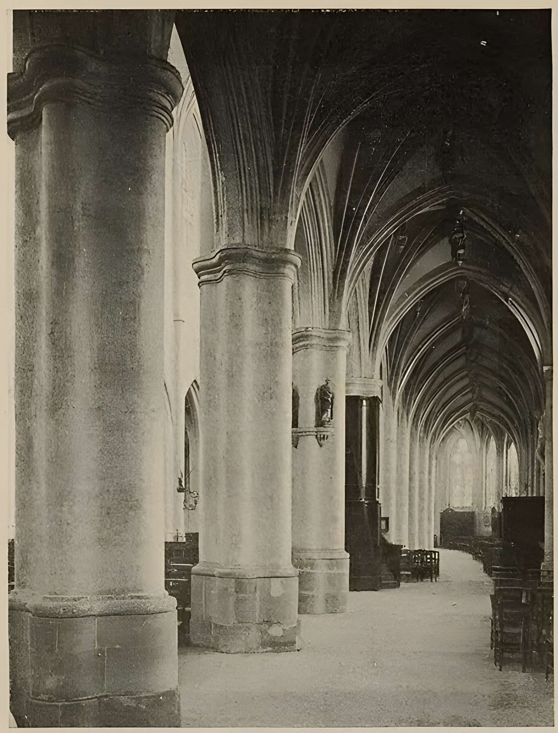 Église Saint-Pierre de Montfort-l'Amaury