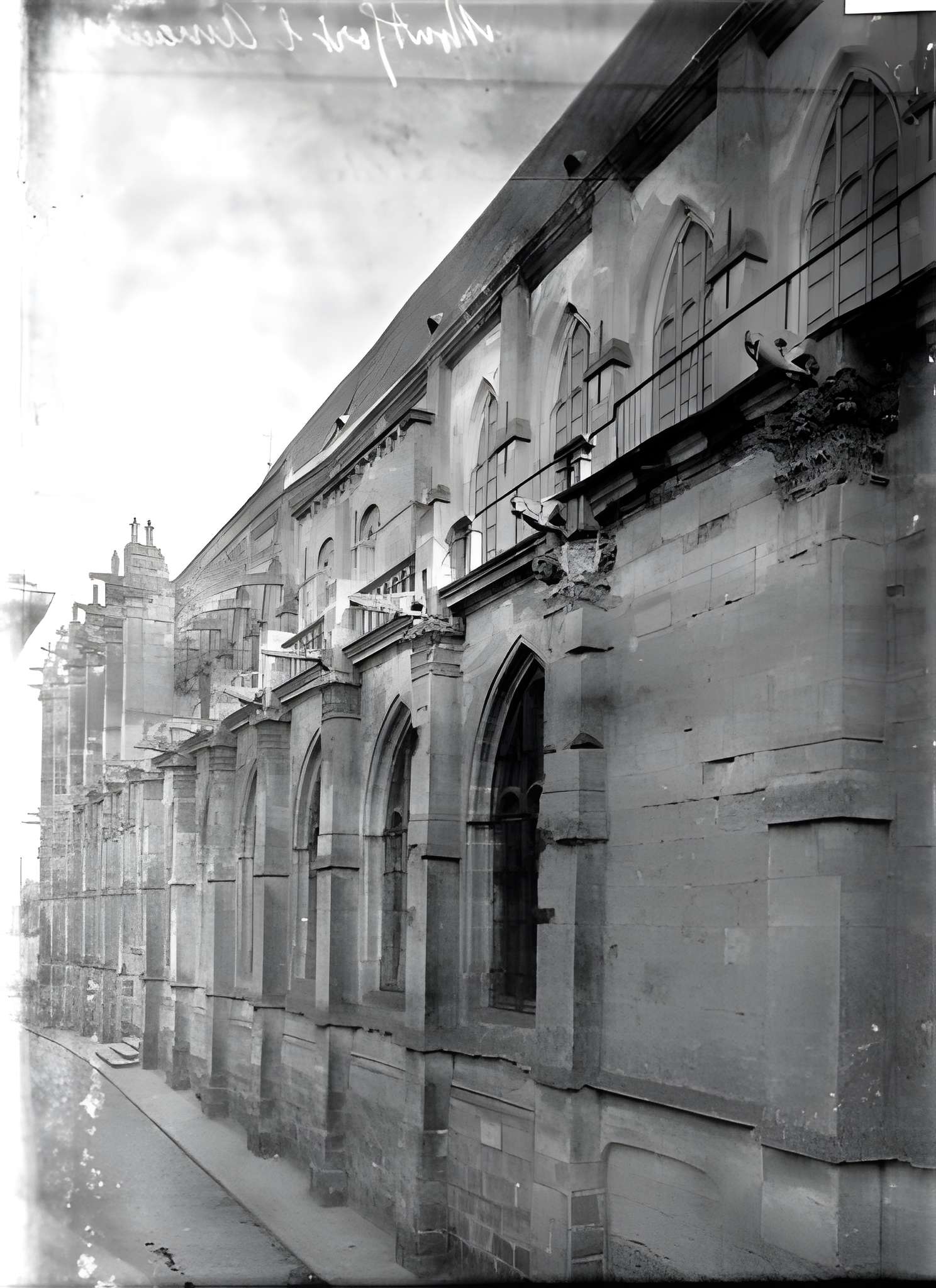 Église Saint-Pierre de Montfort-l'Amaury