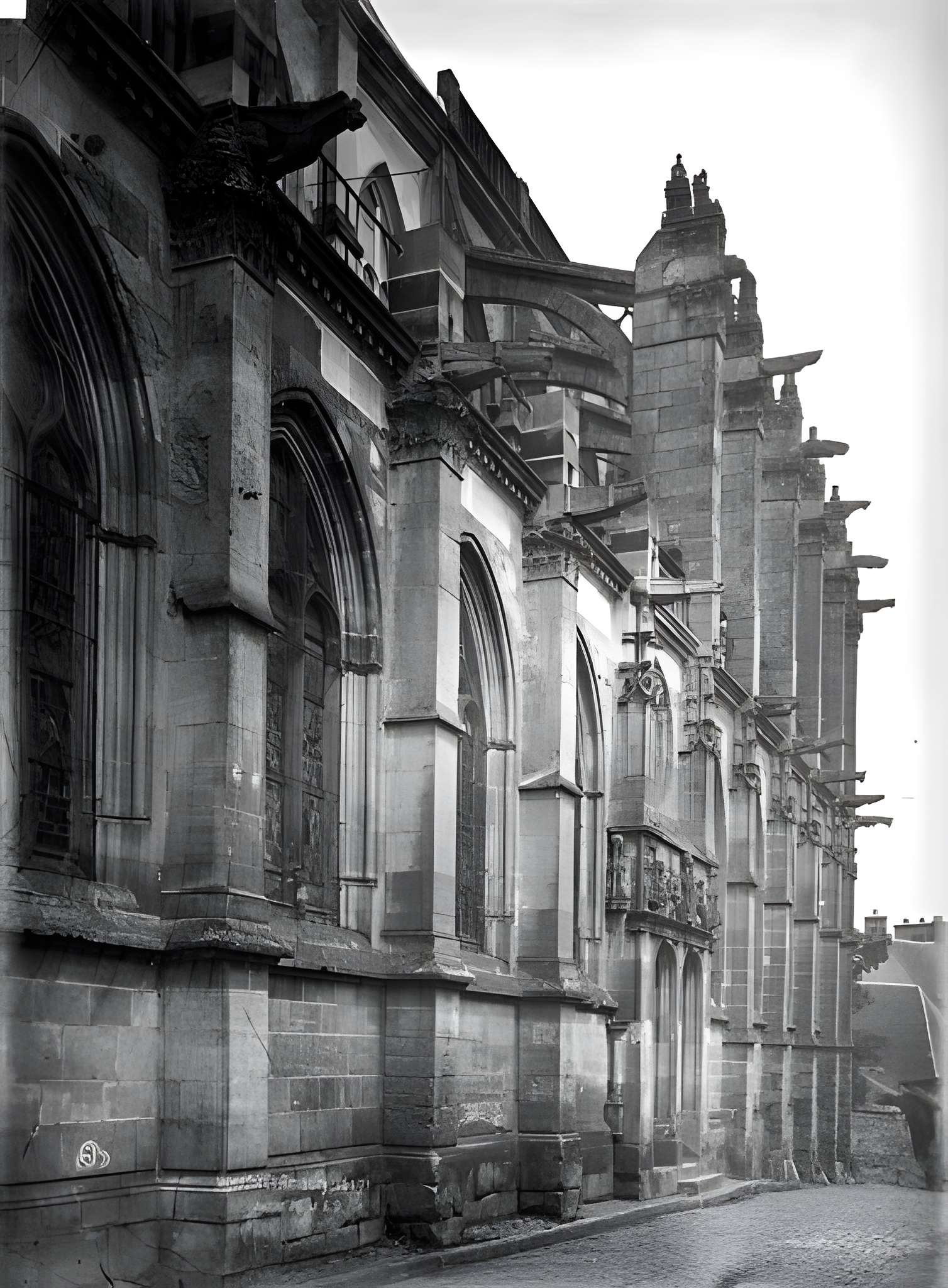 Église Saint-Pierre de Montfort-l'Amaury