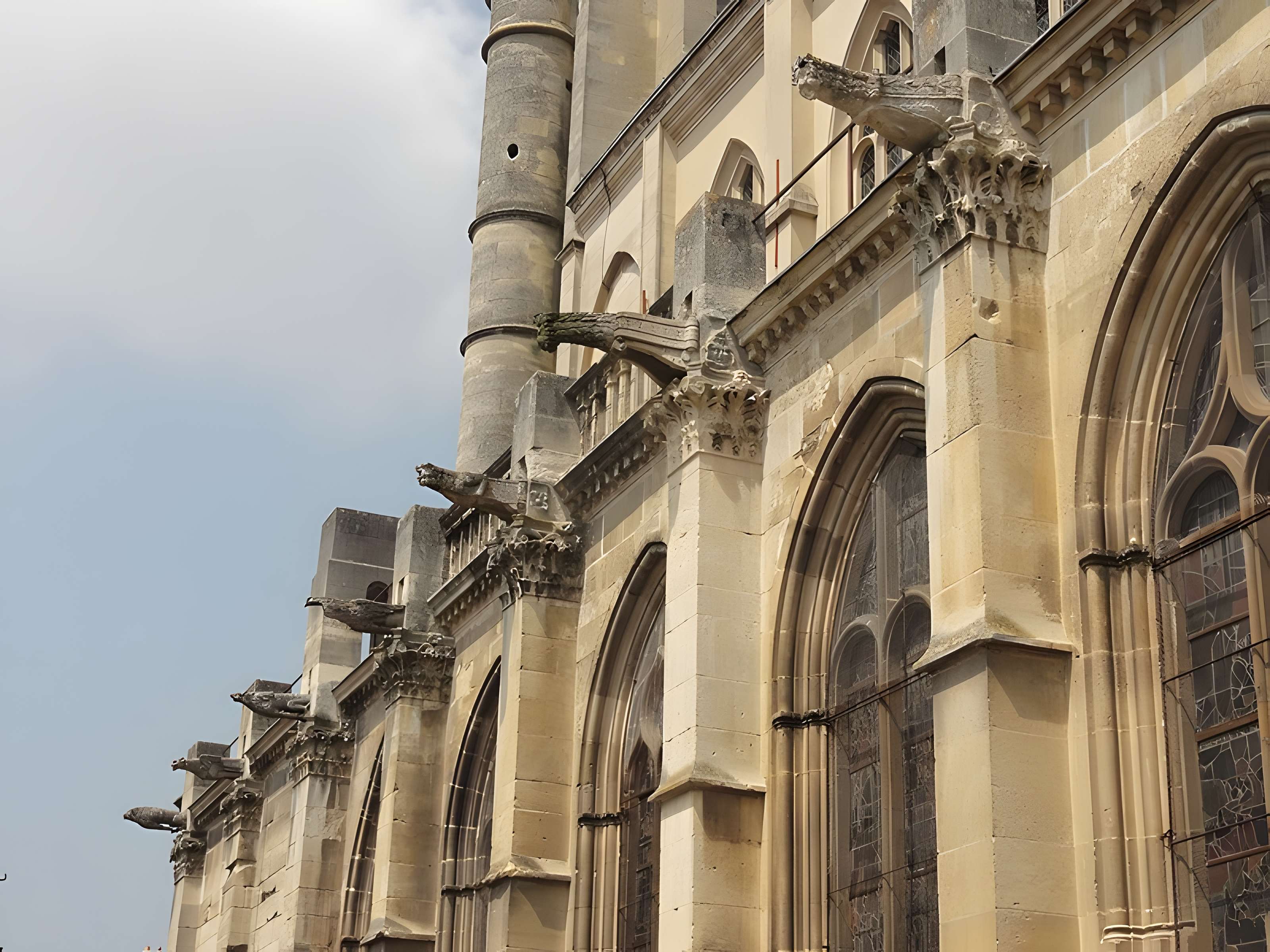 Église Saint-Pierre de Montfort-l'Amaury