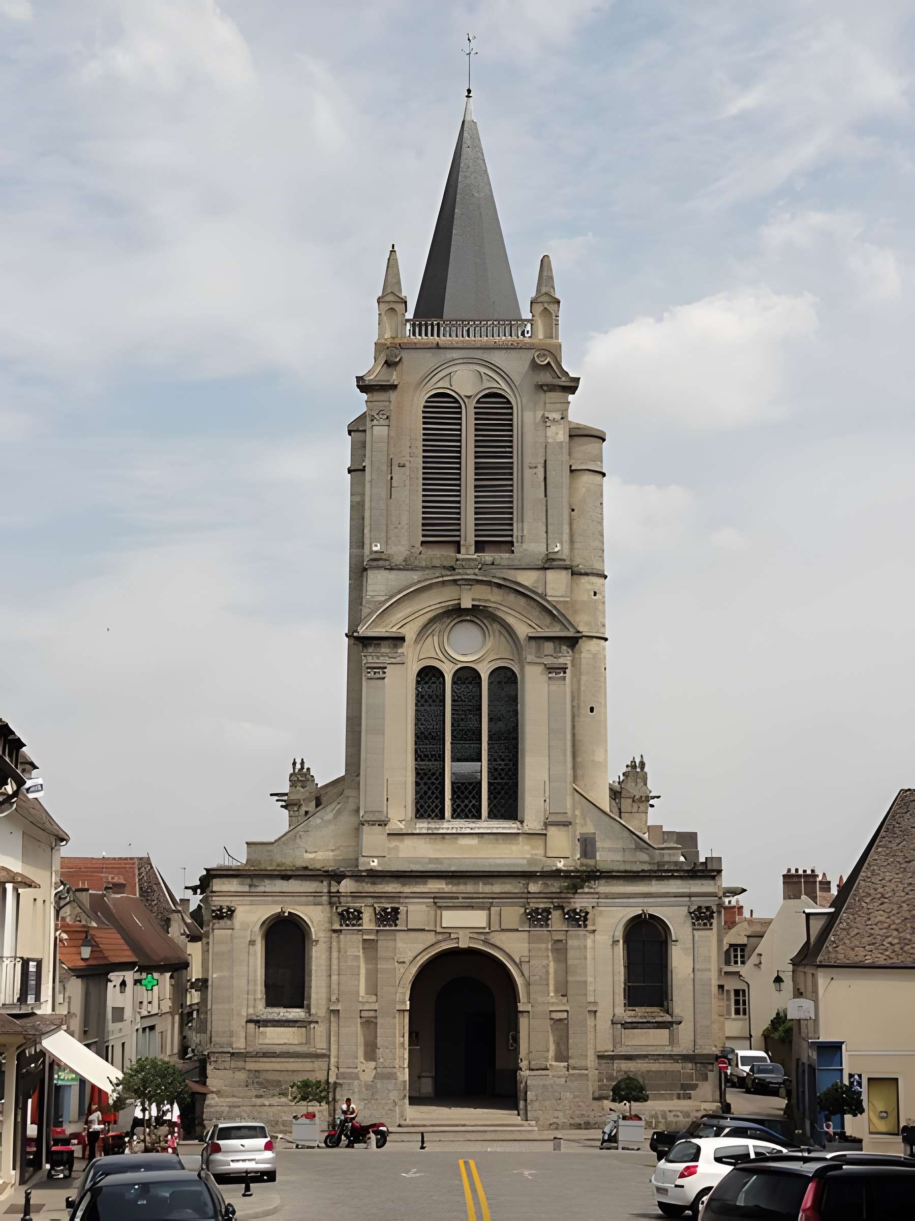 Église Saint-Pierre de Montfort-l'Amaury
