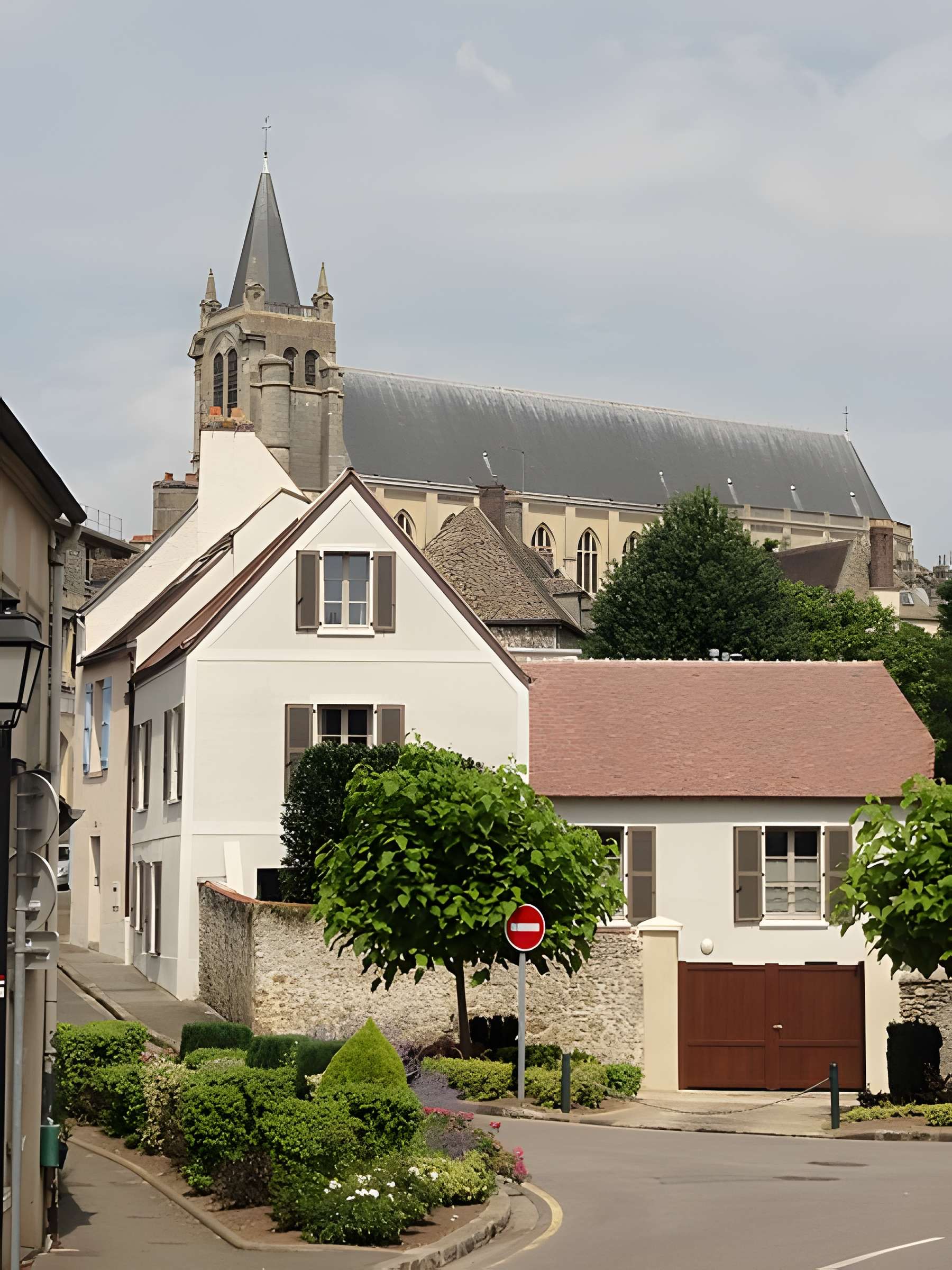 Église Saint-Pierre de Montfort-l'Amaury