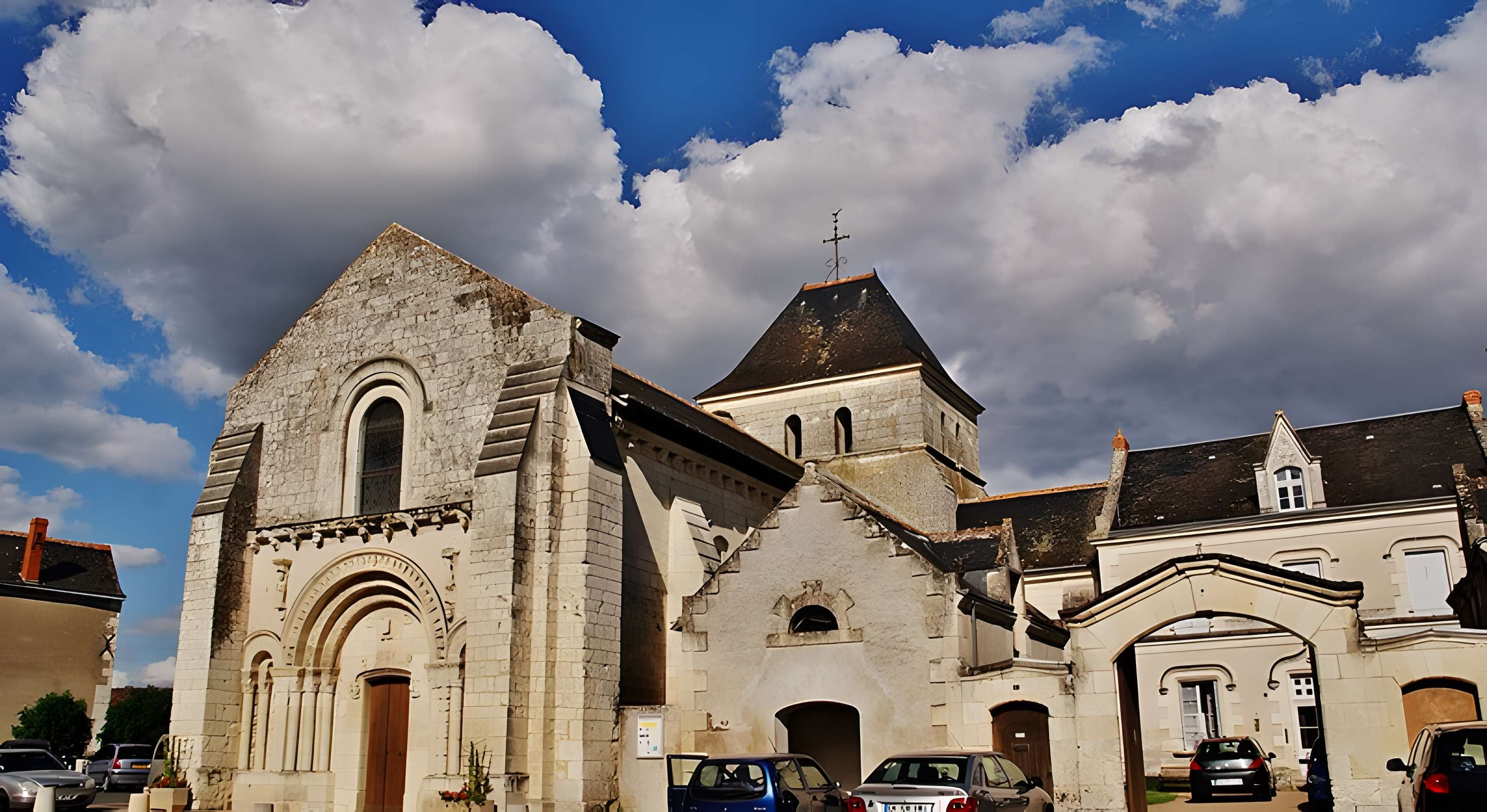 Église Saint-Pierre de Parçay-sur-Vienne