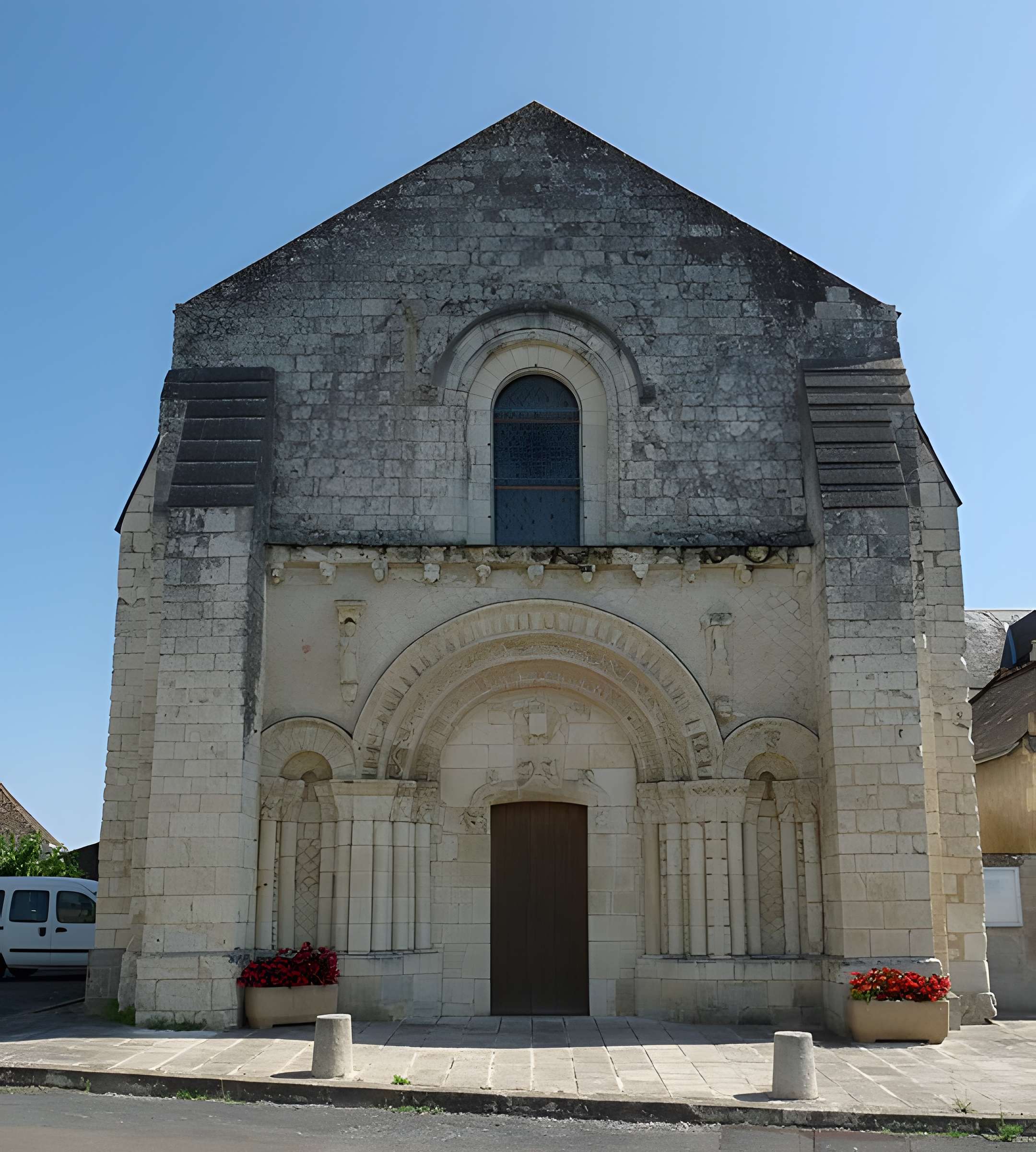 Église Saint-Pierre de Parçay-sur-Vienne