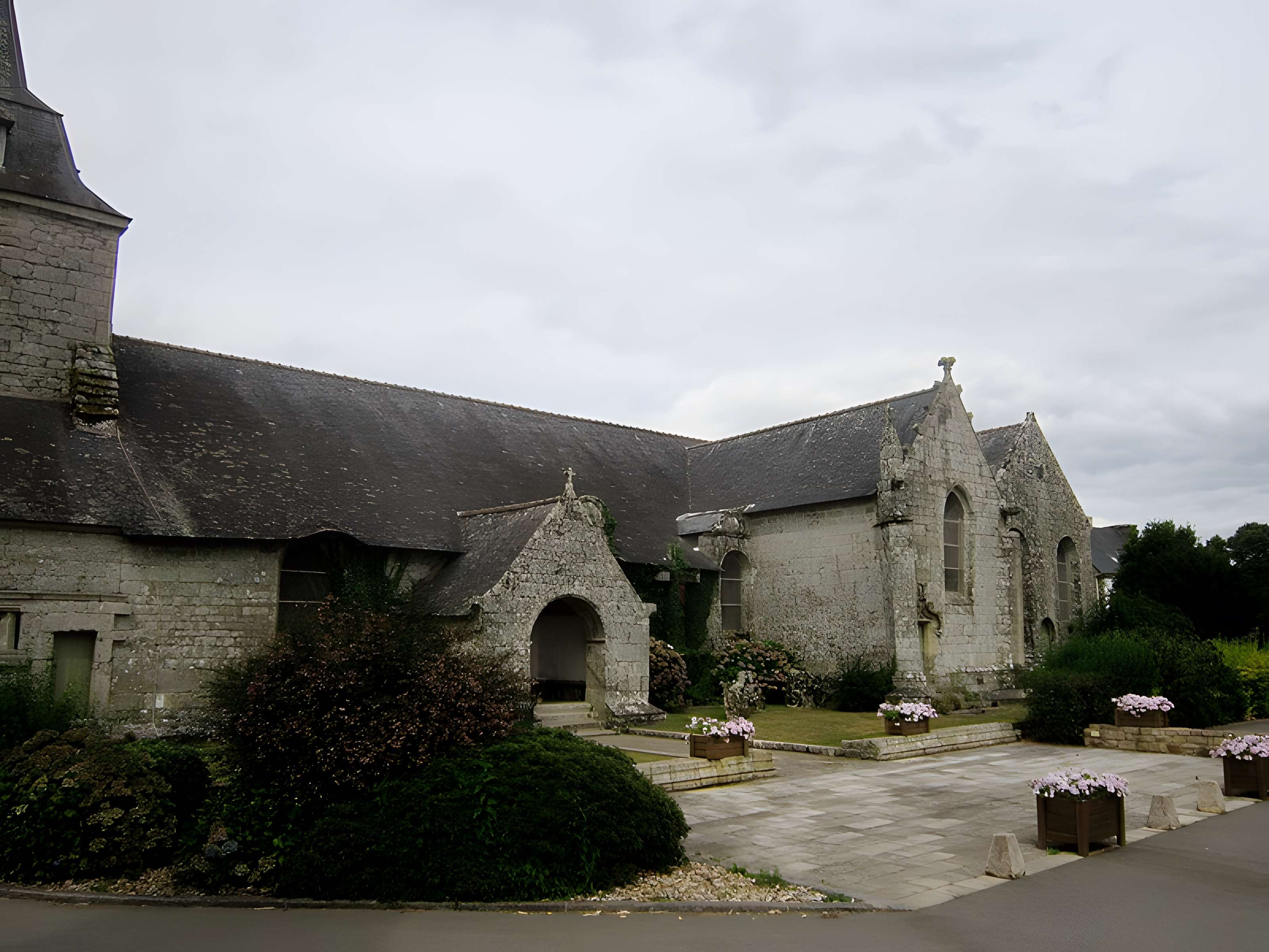 Église Saint-Pierre de Ploërdut