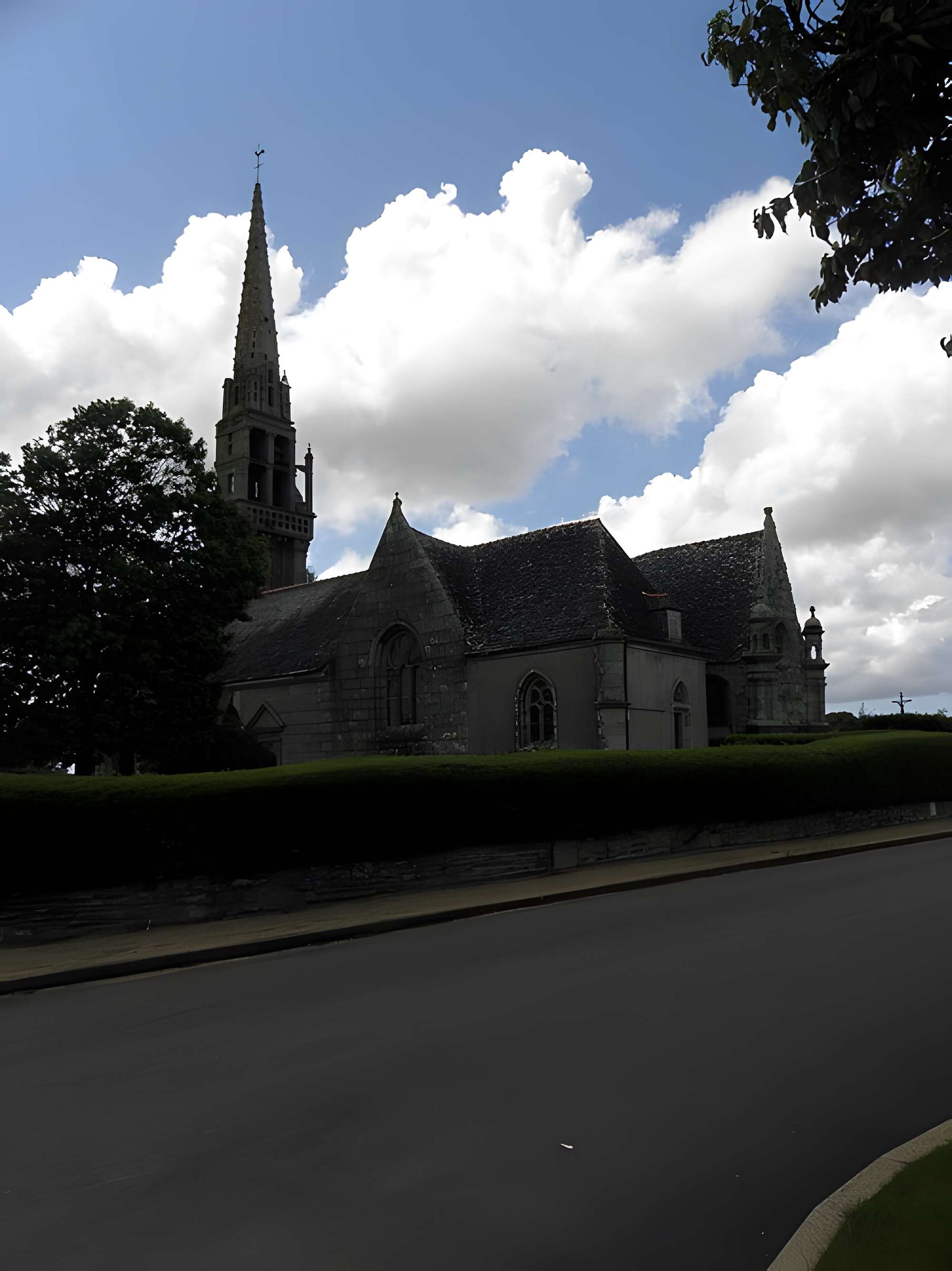 Église Saint-Pierre de Plougourvest