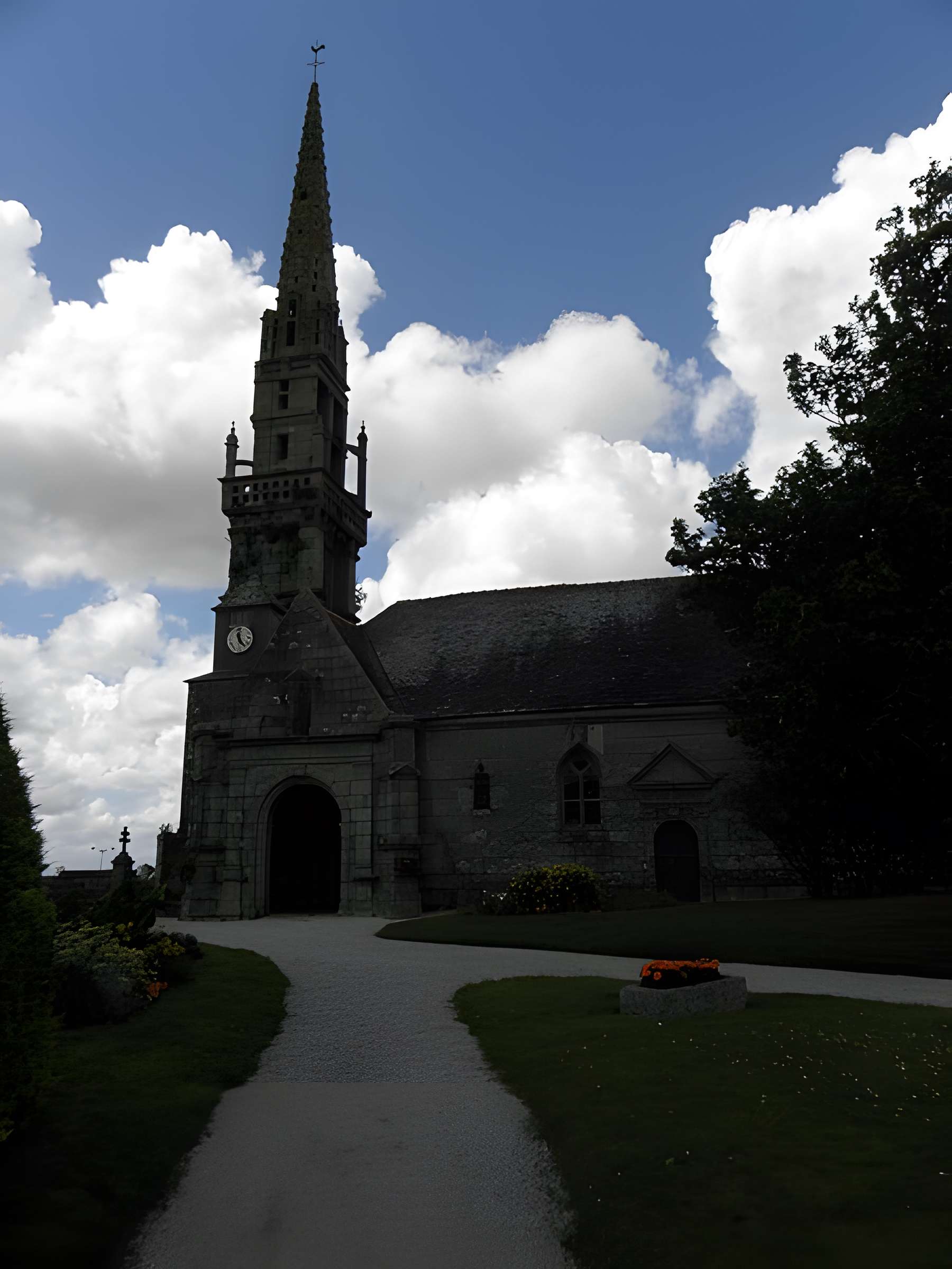 Église Saint-Pierre de Plougourvest