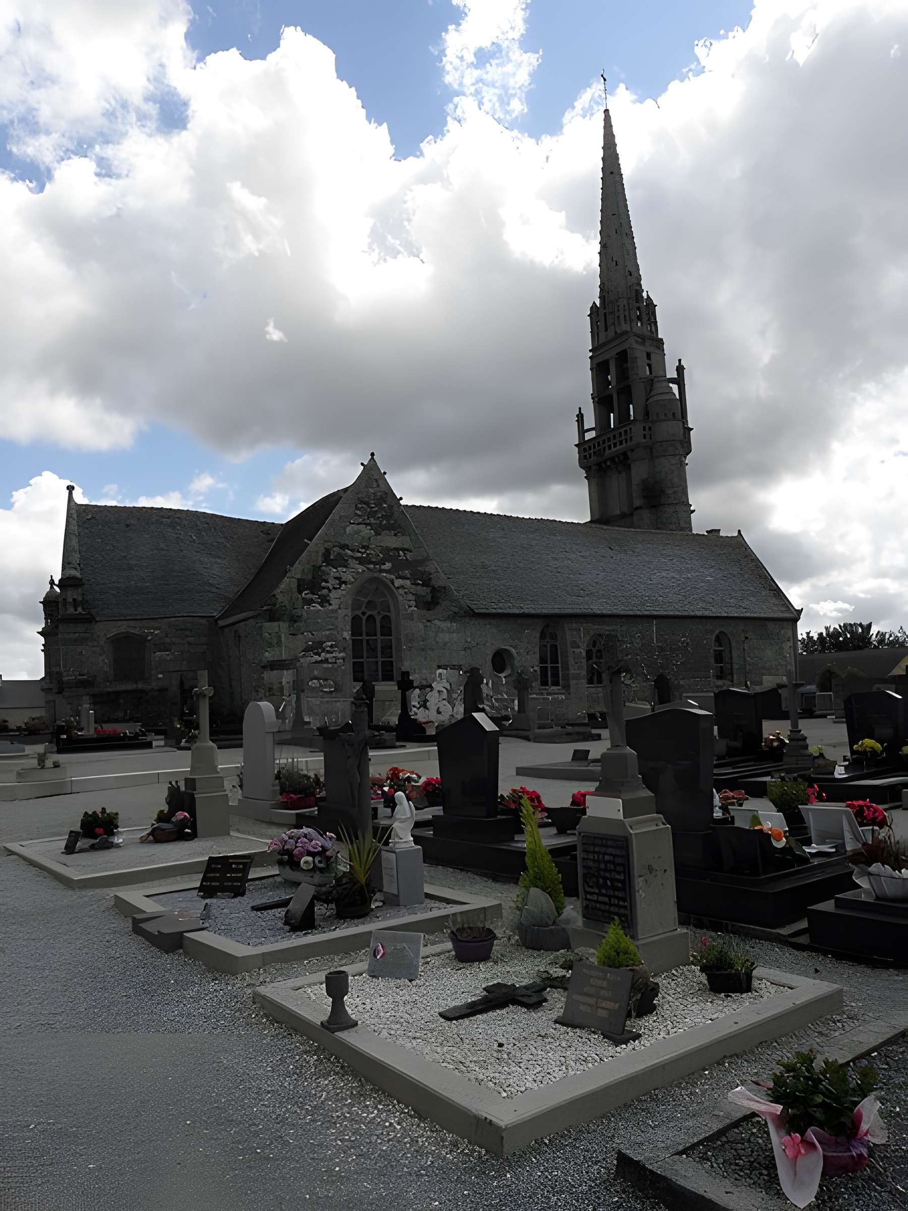 Église Saint-Pierre de Plougourvest