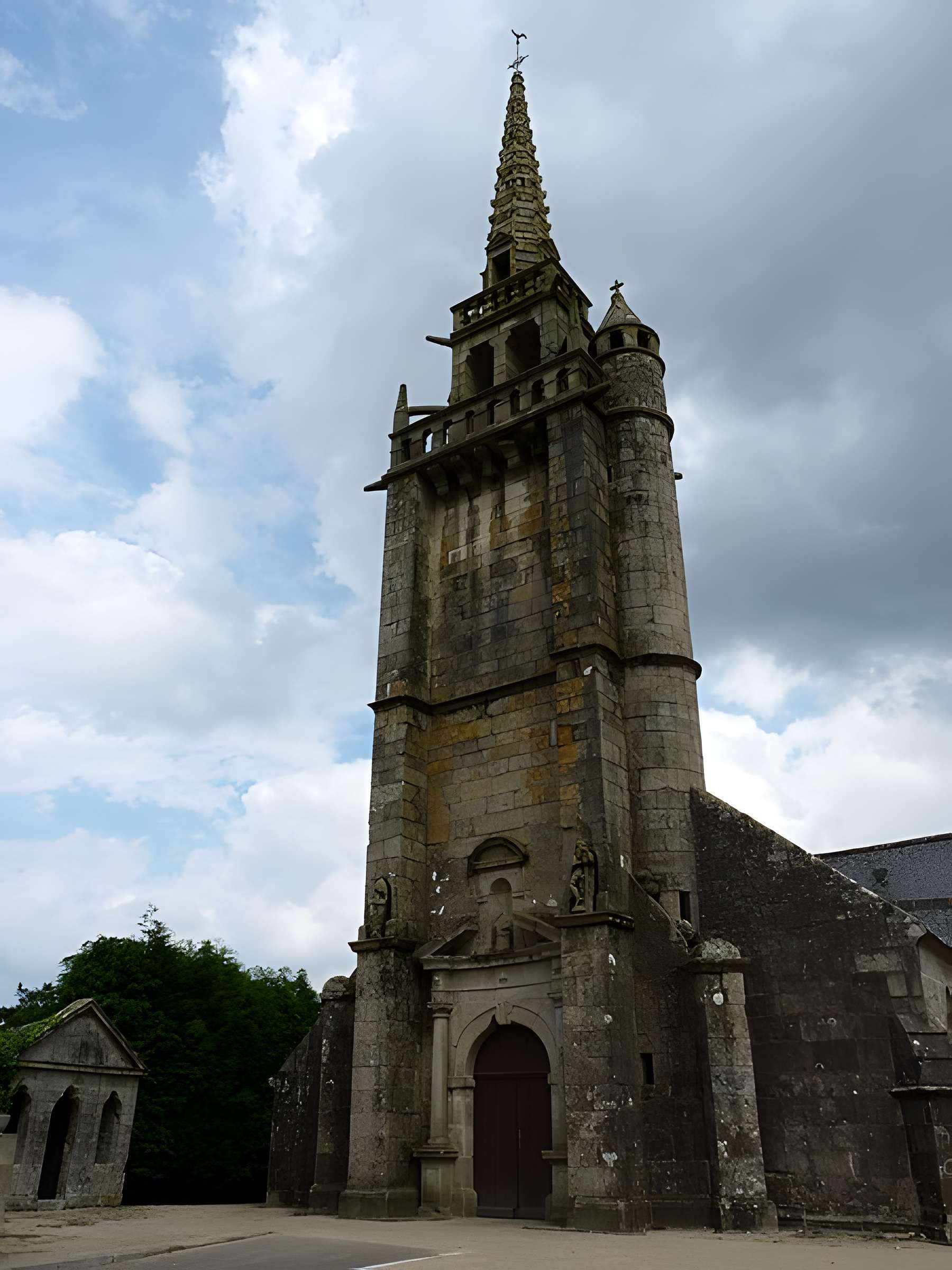 Église Saint-Pierre de Plougras