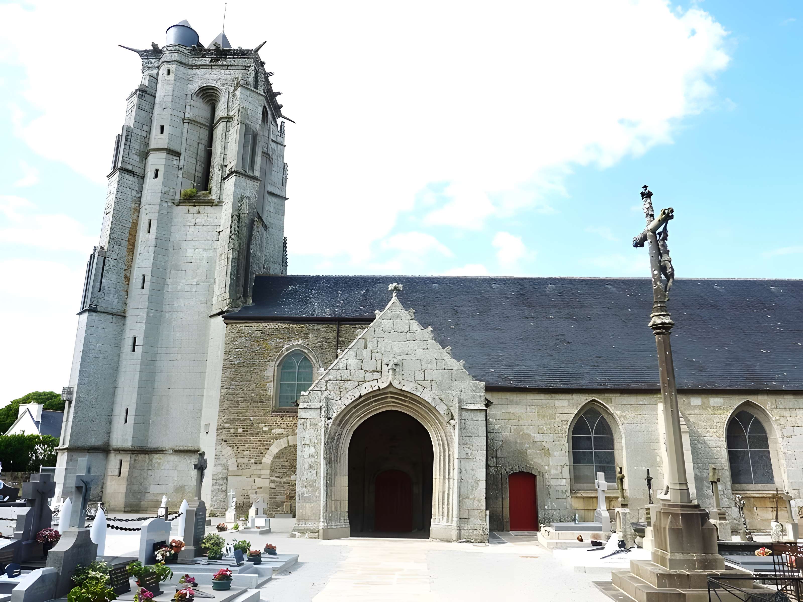 Église Saint-Pierre de Plouguer 