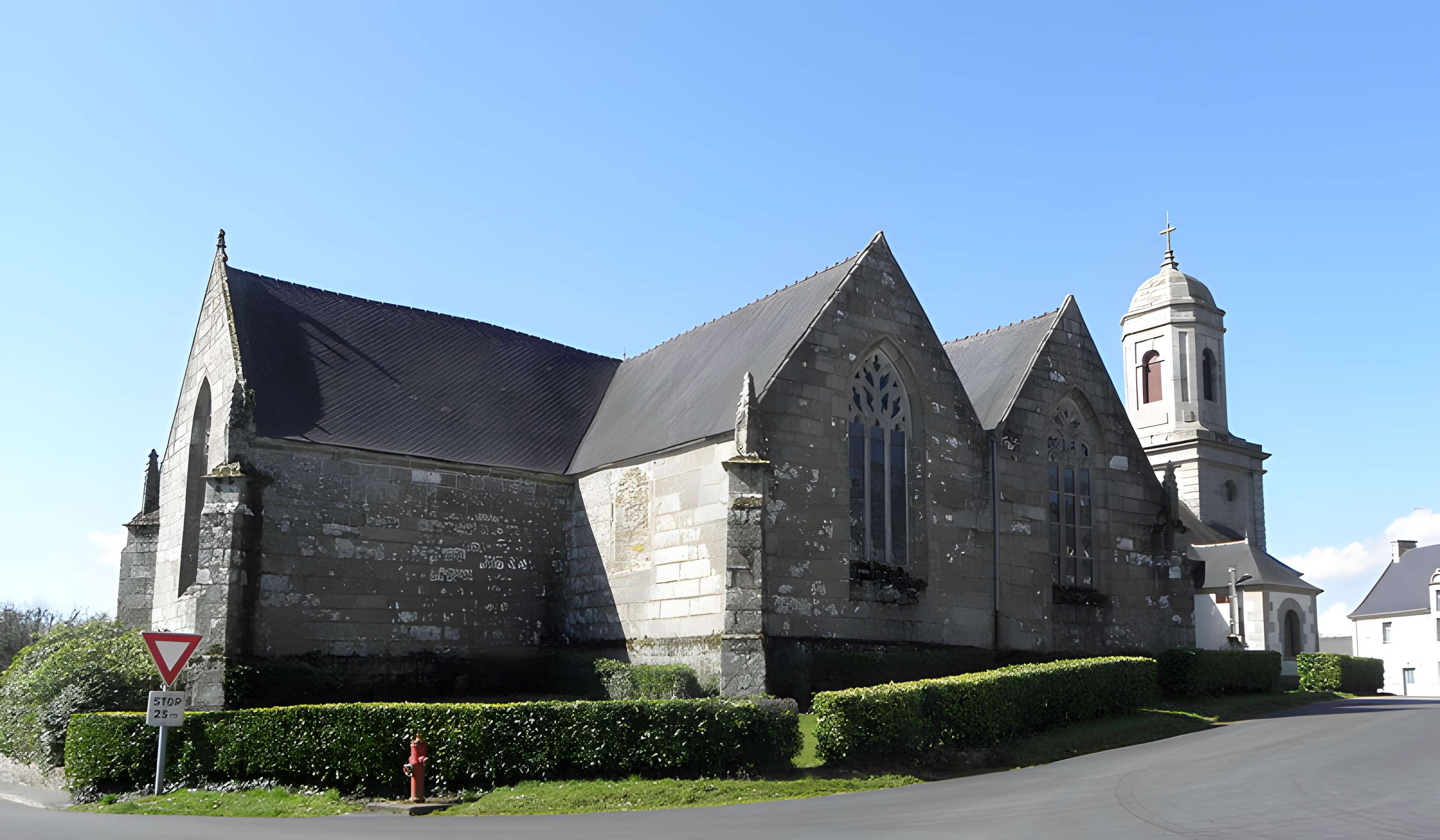 Église Saint-Pierre de Plounévez-Quintin