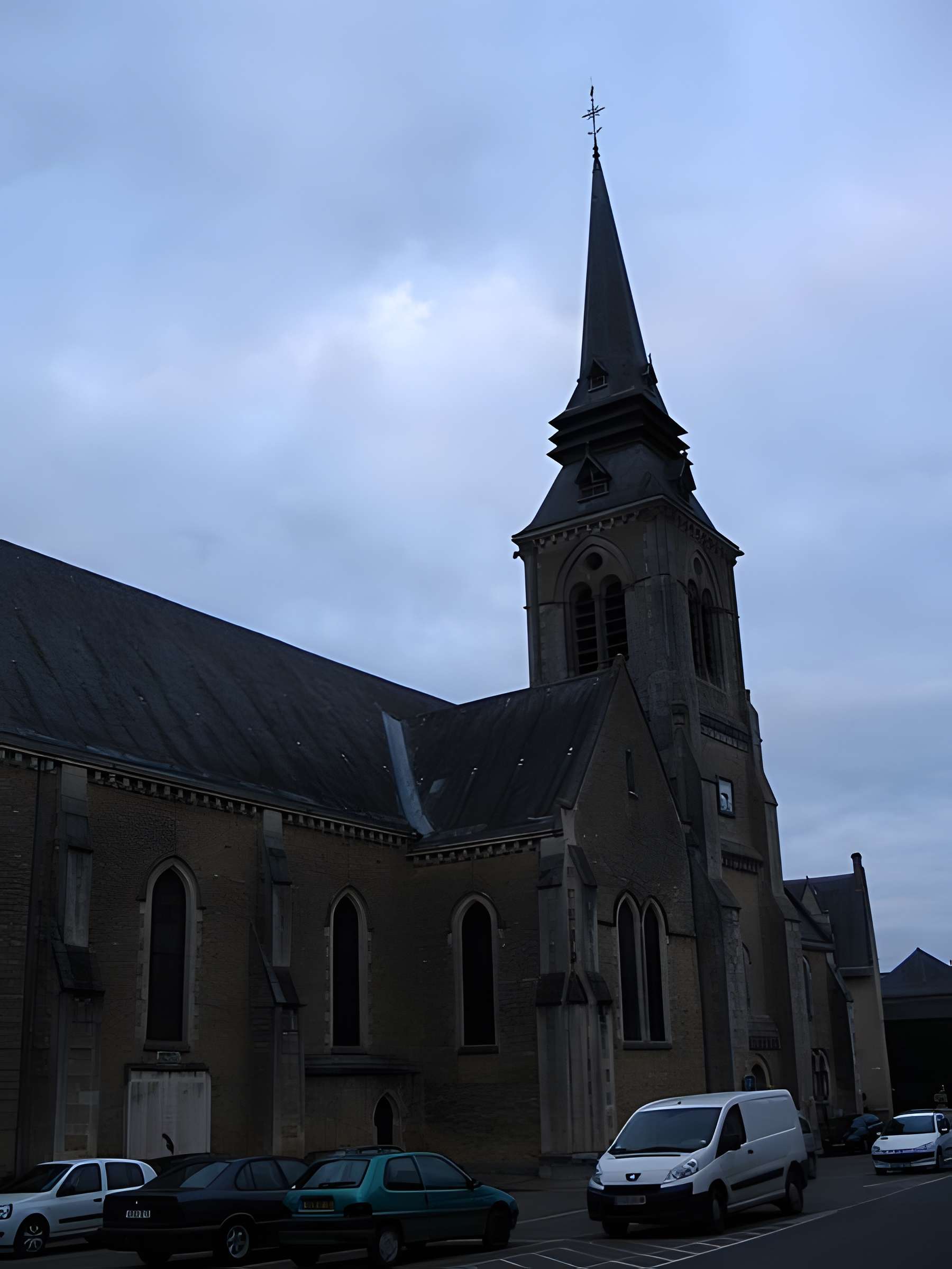 Église Saint-Pierre de Précigné