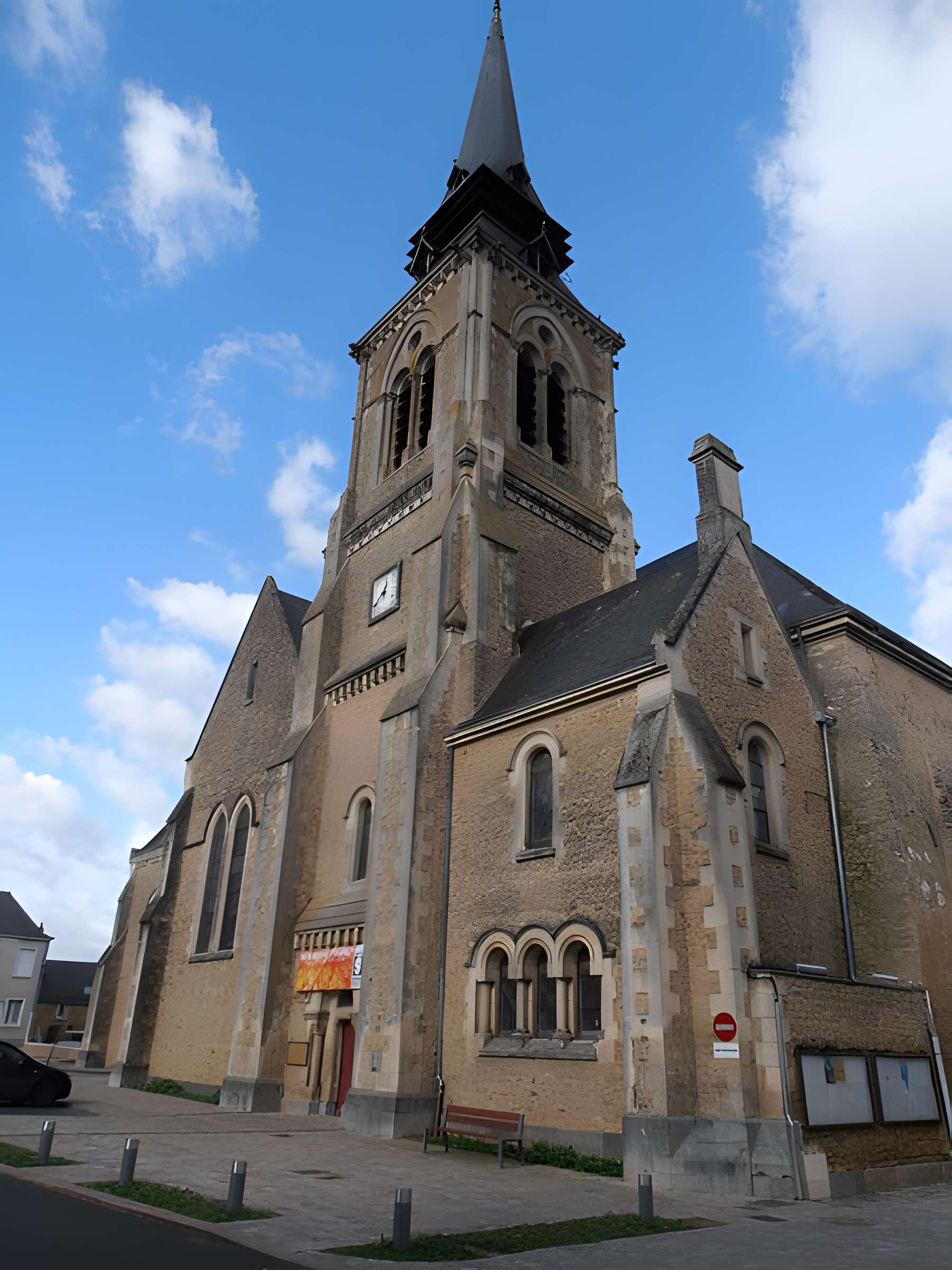 Église Saint-Pierre de Précigné