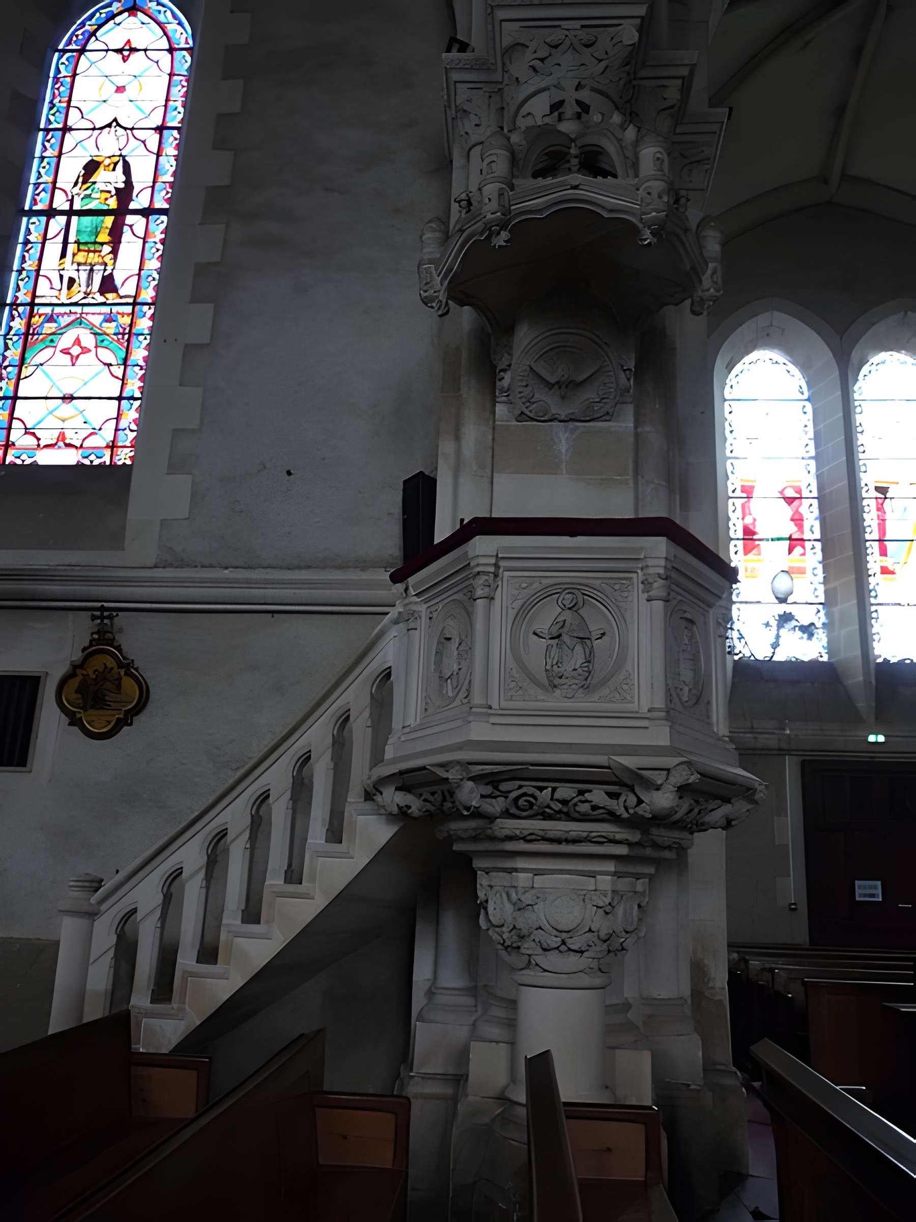 Église Saint-Pierre de Précigné