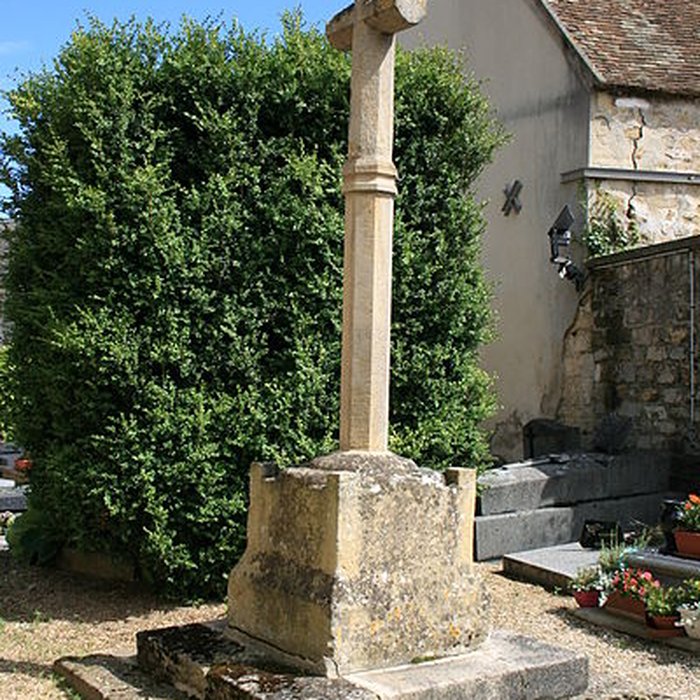 Photo de Église Saint-Pierre de Puiseux-Pontoise et 2 croix