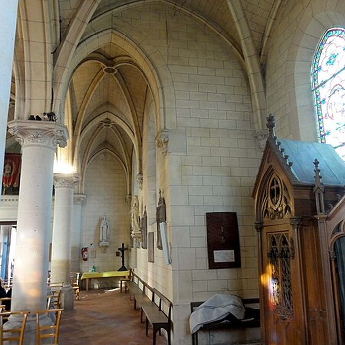 Photo de Église Saint-Pierre de Puiseux-Pontoise et 2 croix