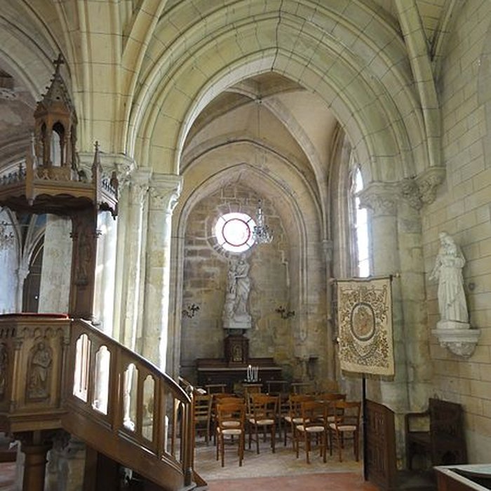 Photo de Église Saint-Pierre de Puiseux-Pontoise et 2 croix