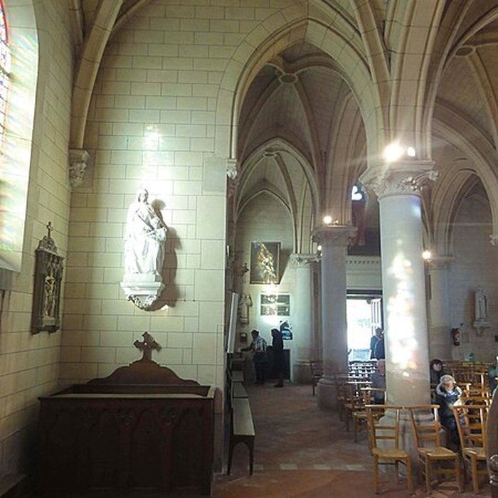 Photo de Église Saint-Pierre de Puiseux-Pontoise et 2 croix