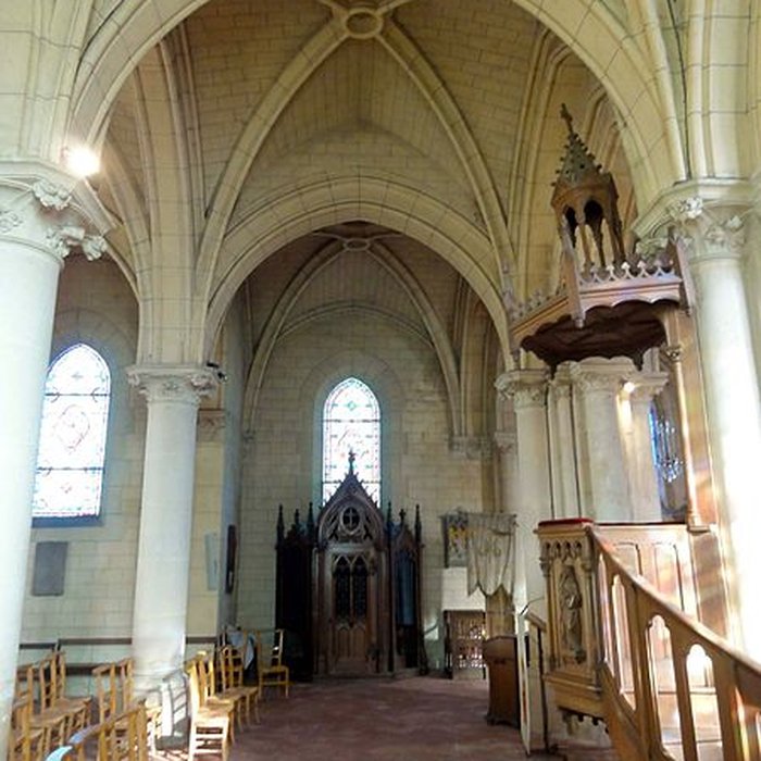 Photo de Église Saint-Pierre de Puiseux-Pontoise et 2 croix
