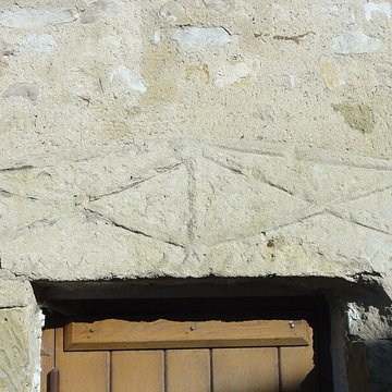 Église Saint-Pierre de Puiseux-Pontoise et 2 croix