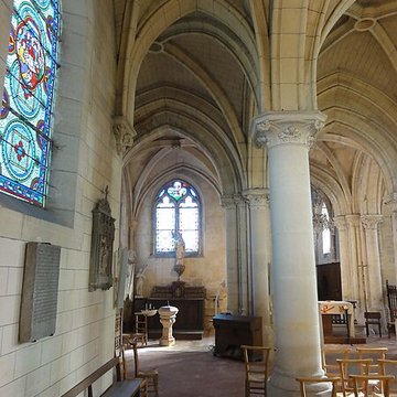 Église Saint-Pierre de Puiseux-Pontoise et 2 croix