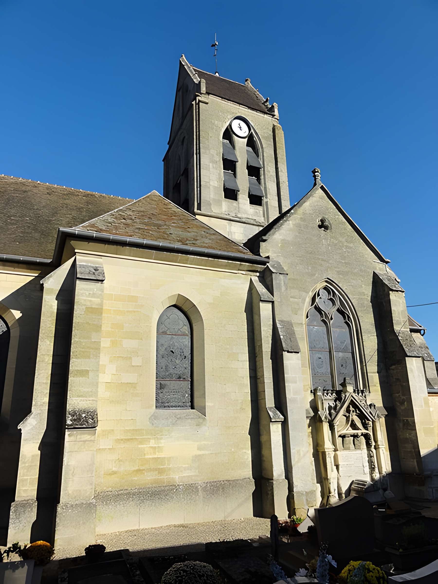 Église Saint-Pierre de Puiseux-Pontoise et 2 croix