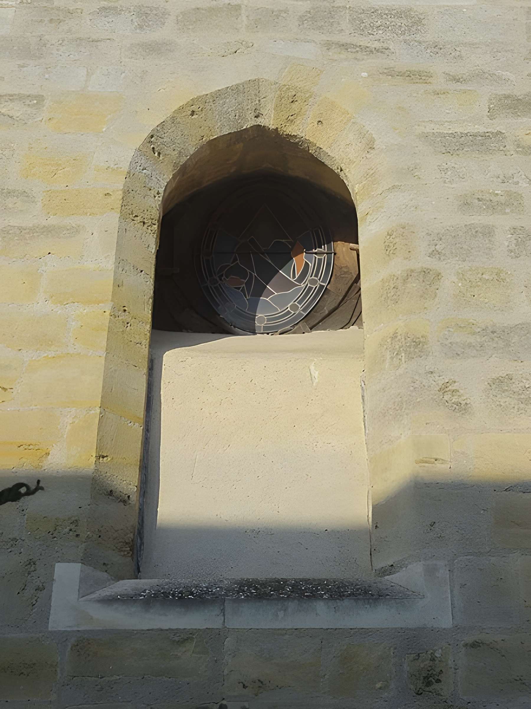 Église Saint-Pierre de Puiseux-Pontoise et 2 croix