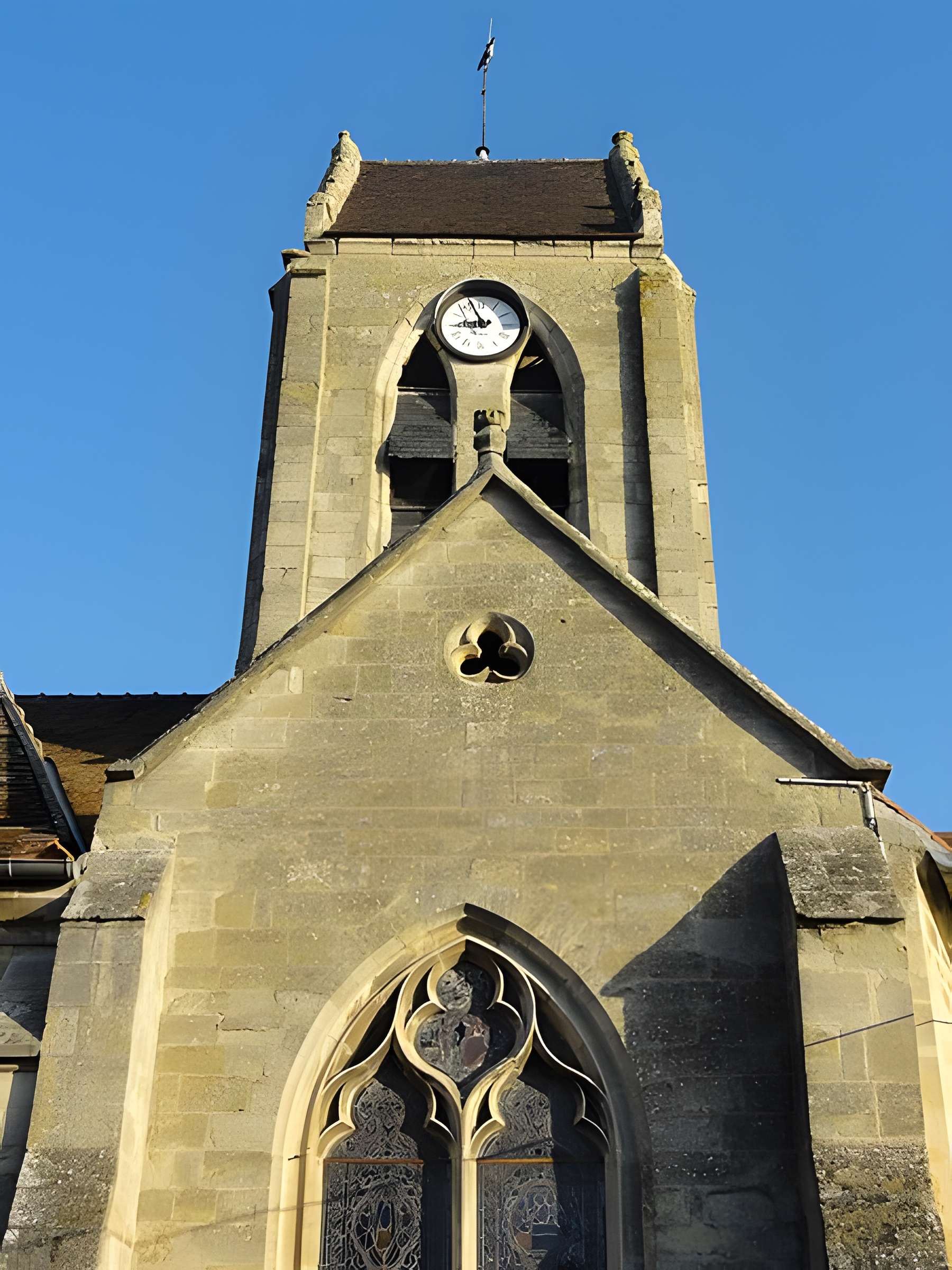 Église Saint-Pierre de Puiseux-Pontoise et 2 croix
