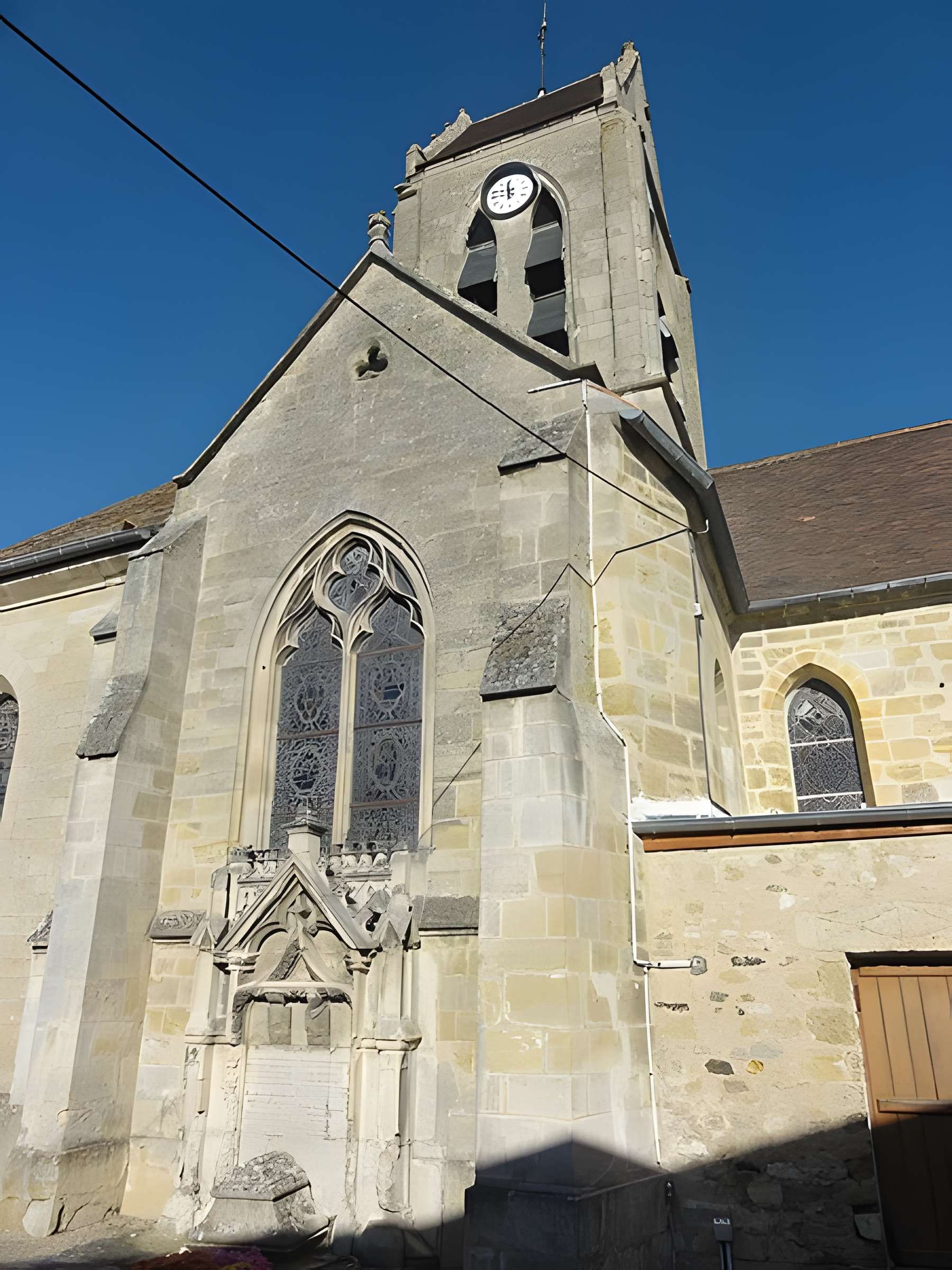 Église Saint-Pierre de Puiseux-Pontoise et 2 croix