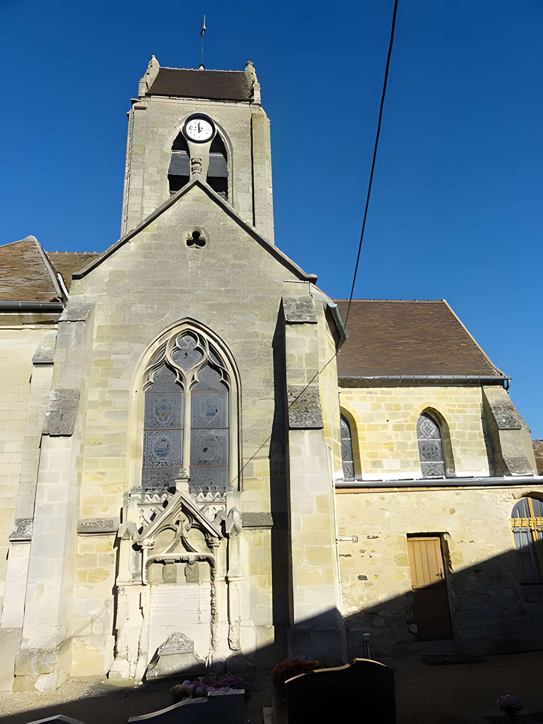 Église Saint-Pierre de Puiseux-Pontoise et 2 croix