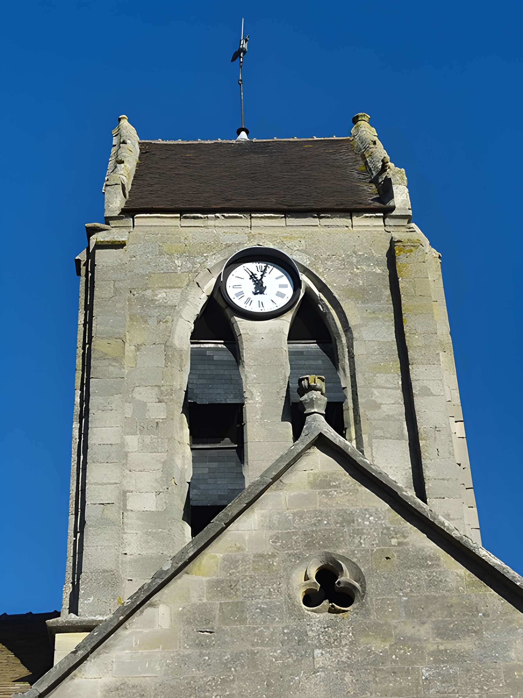 Église Saint-Pierre de Puiseux-Pontoise et 2 croix