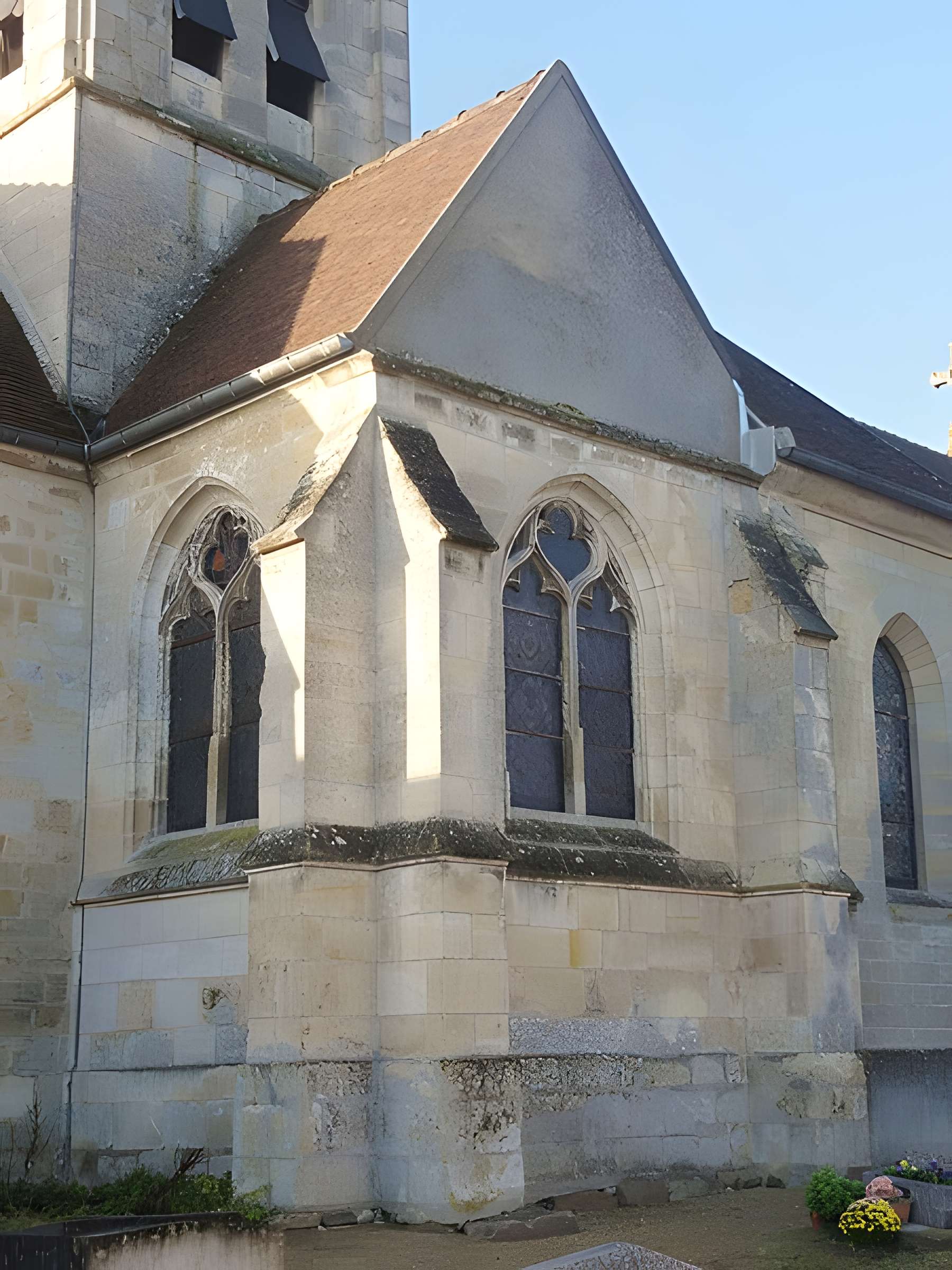 Église Saint-Pierre de Puiseux-Pontoise et 2 croix