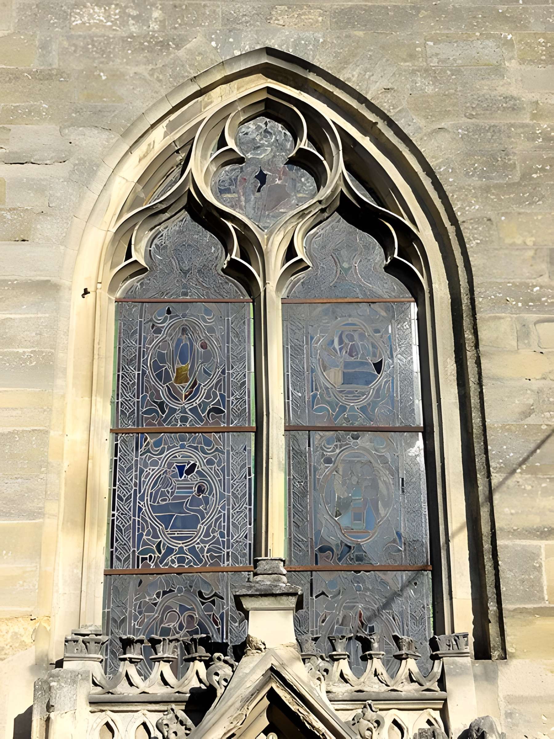 Église Saint-Pierre de Puiseux-Pontoise et 2 croix