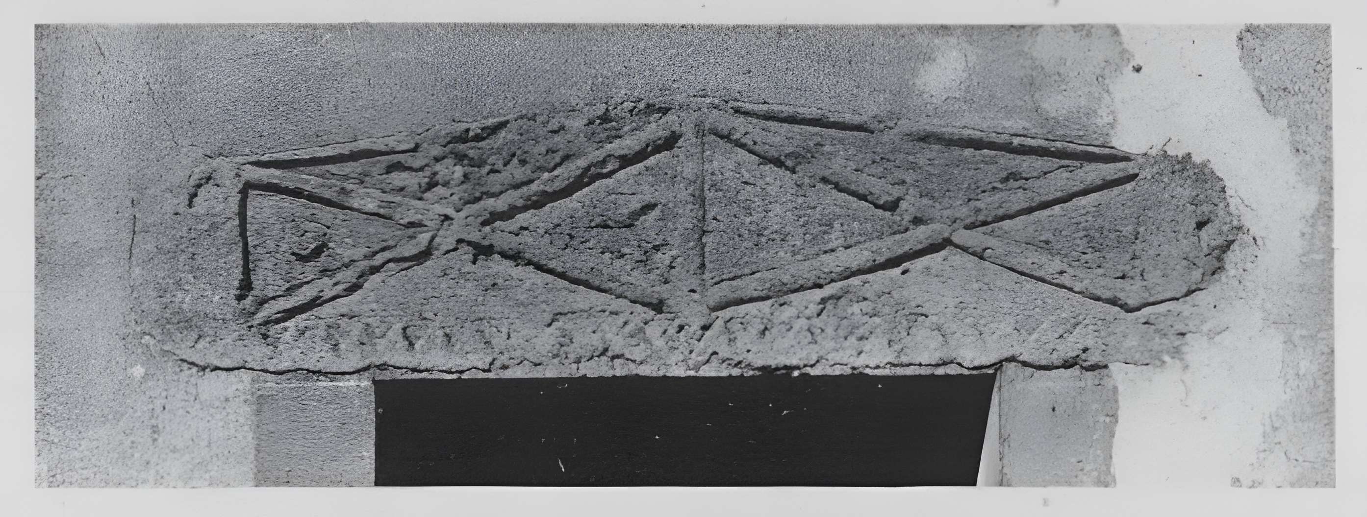 Église Saint-Pierre de Puiseux-Pontoise et 2 croix