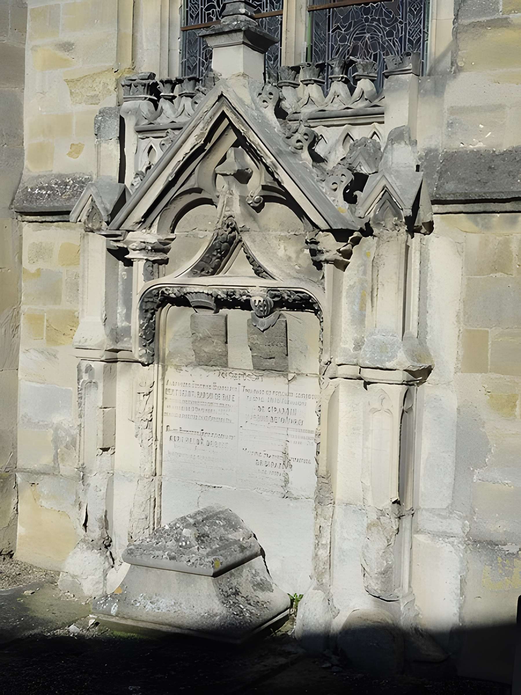 Église Saint-Pierre de Puiseux-Pontoise et 2 croix