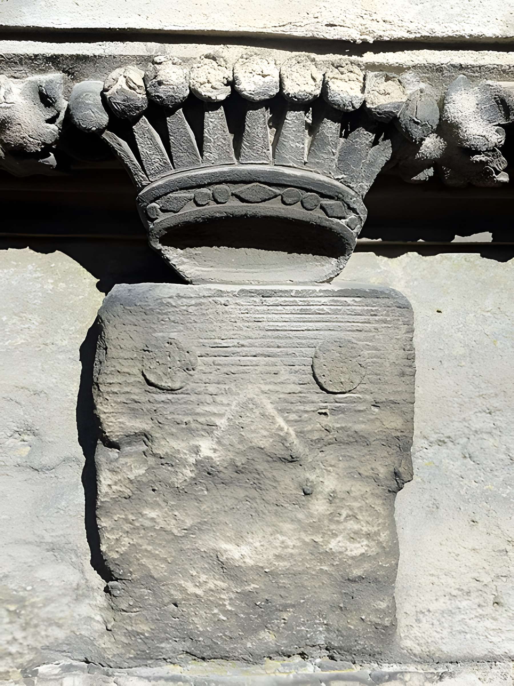 Église Saint-Pierre de Puiseux-Pontoise et 2 croix
