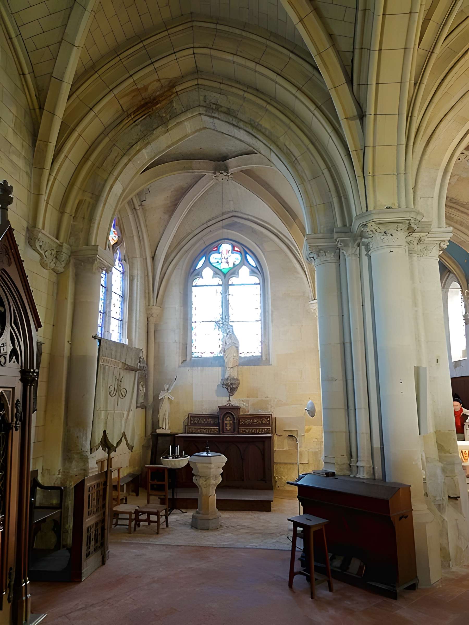 Église Saint-Pierre de Puiseux-Pontoise et 2 croix