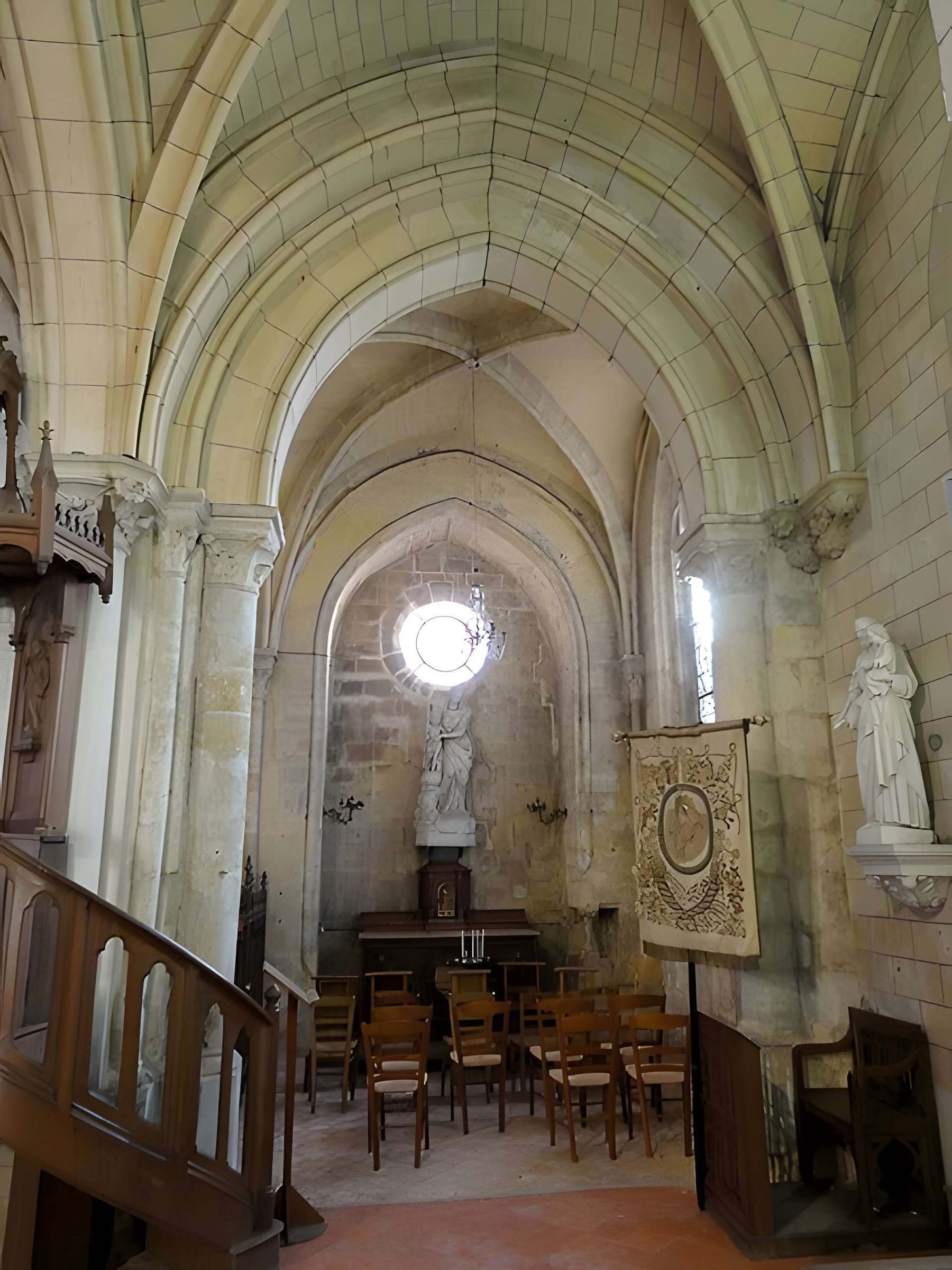 Église Saint-Pierre de Puiseux-Pontoise et 2 croix