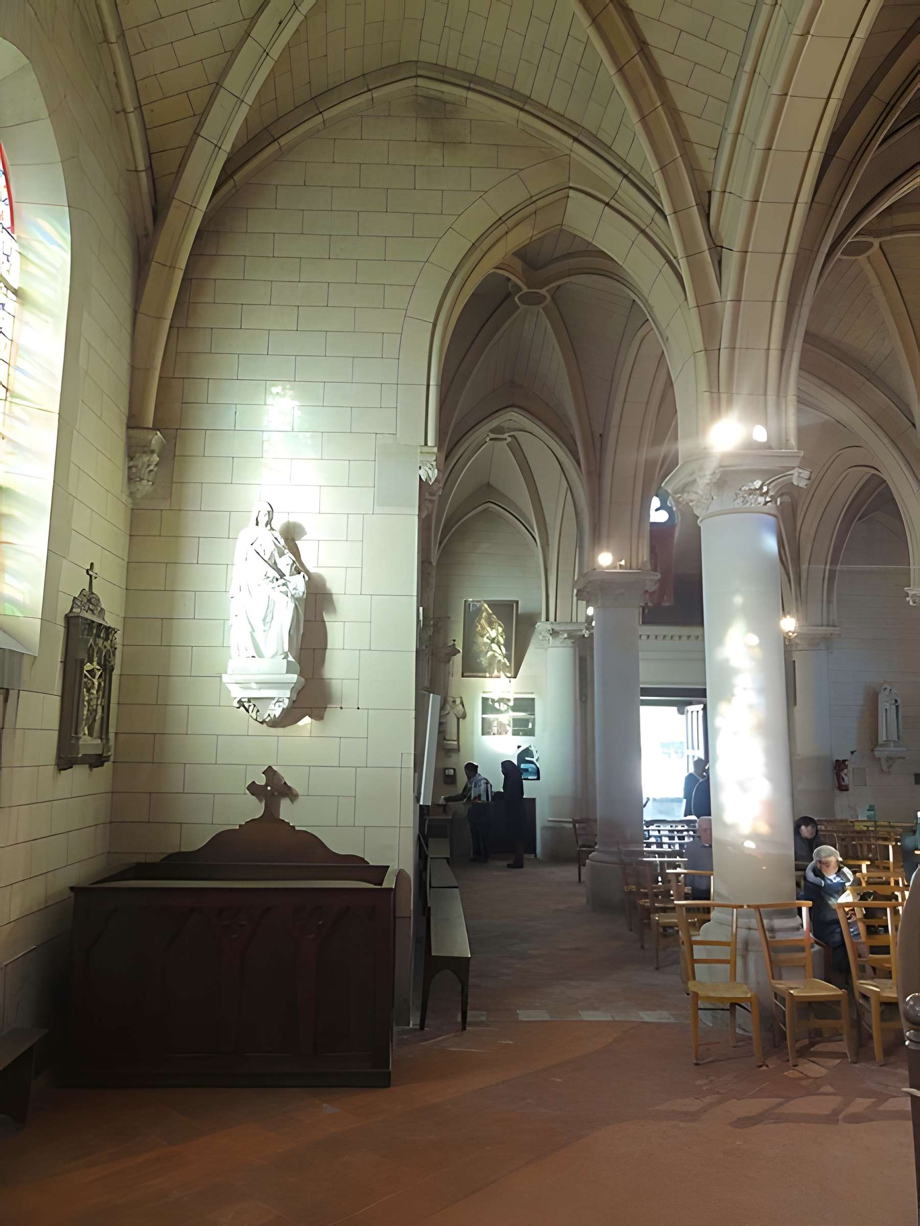 Église Saint-Pierre de Puiseux-Pontoise et 2 croix