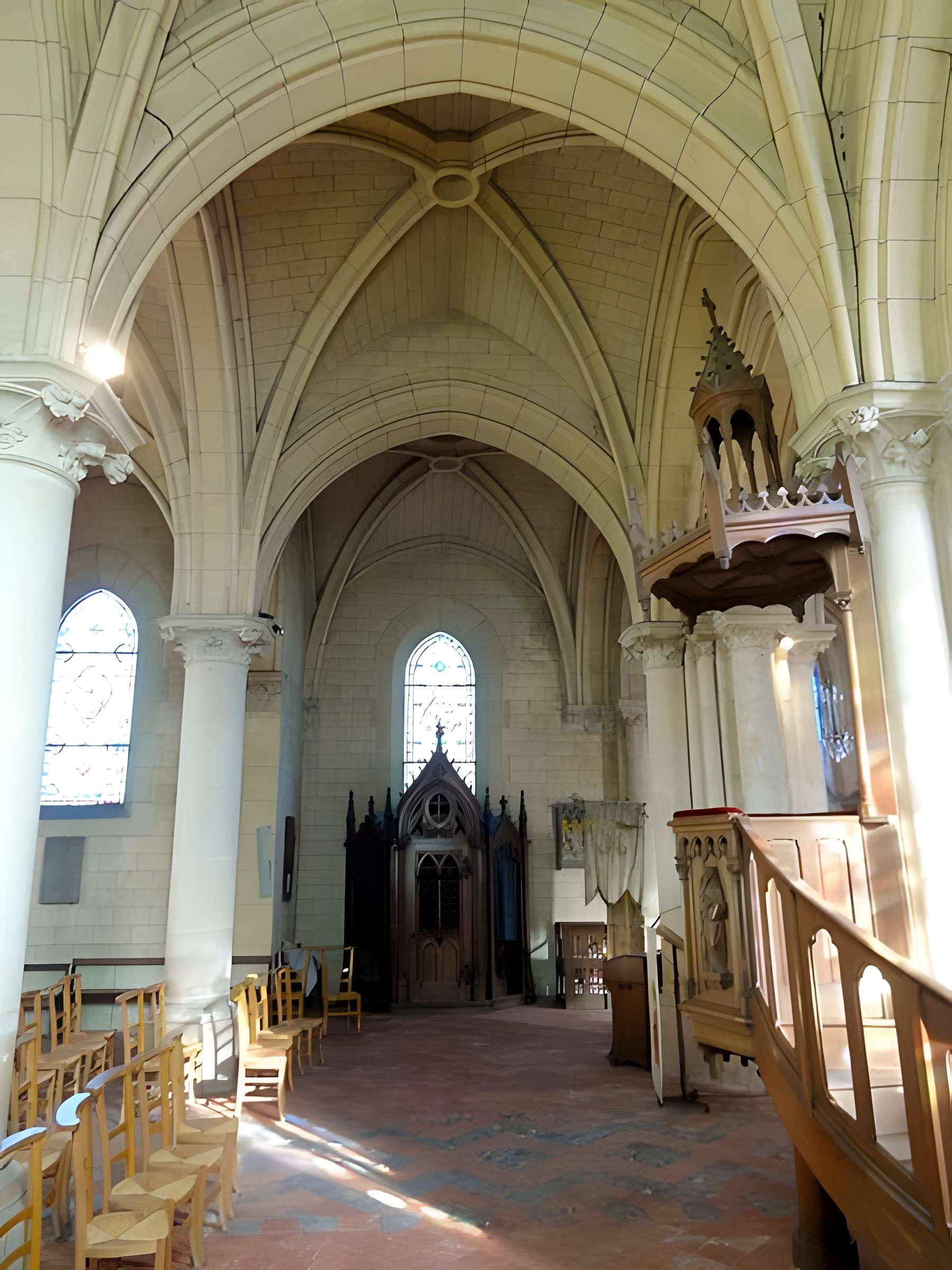 Église Saint-Pierre de Puiseux-Pontoise et 2 croix