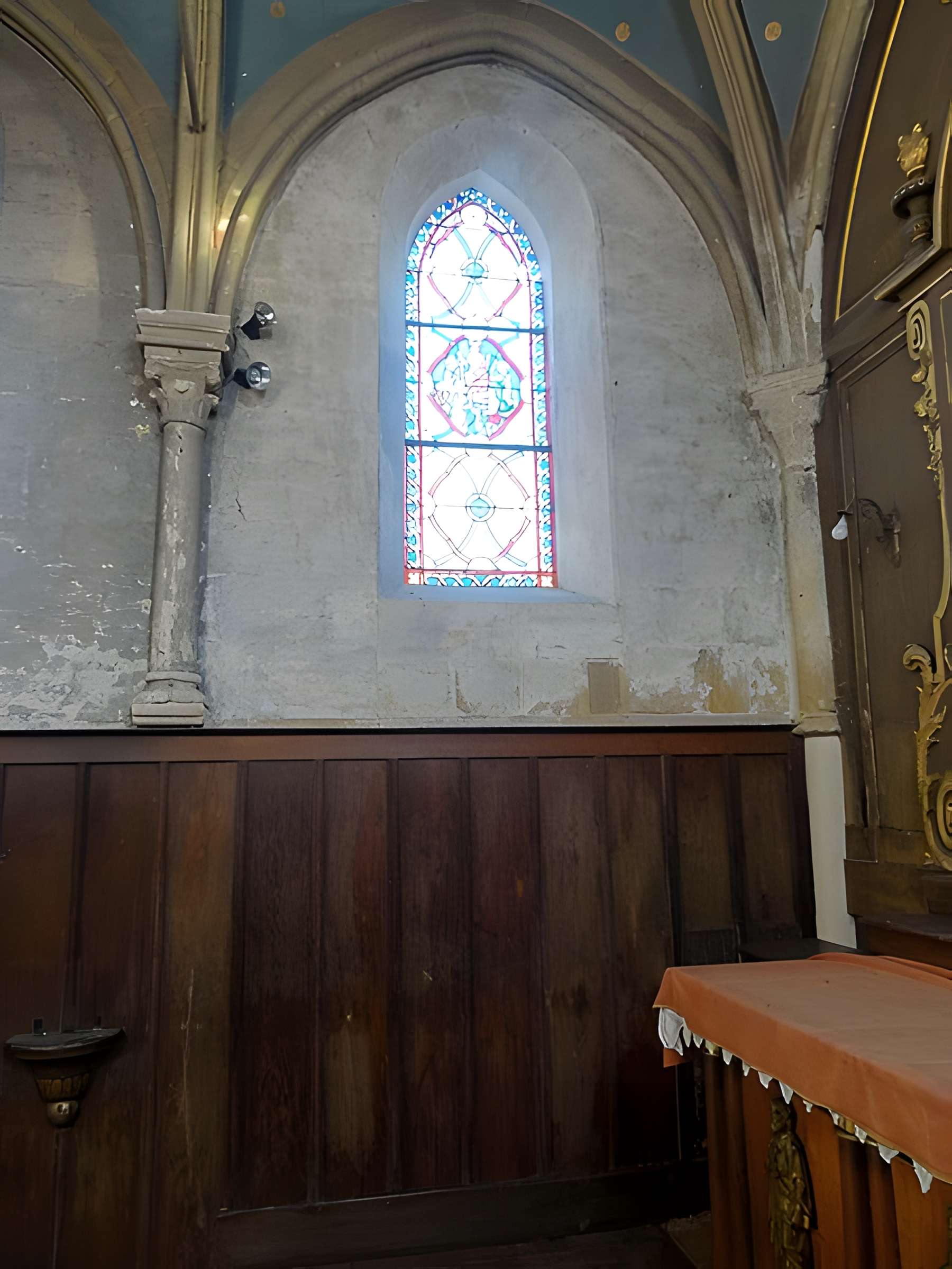 Église Saint-Pierre de Puiseux-Pontoise et 2 croix