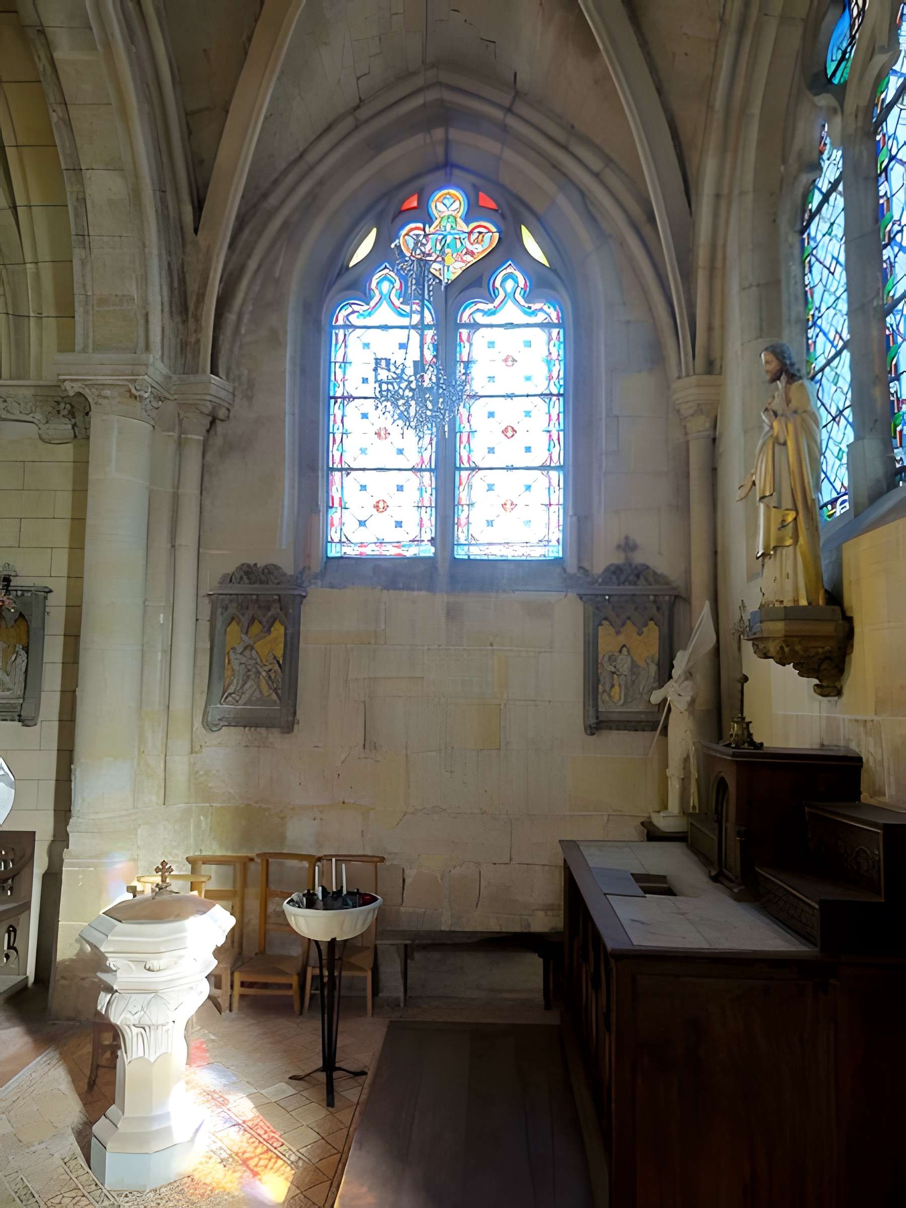 Église Saint-Pierre de Puiseux-Pontoise et 2 croix