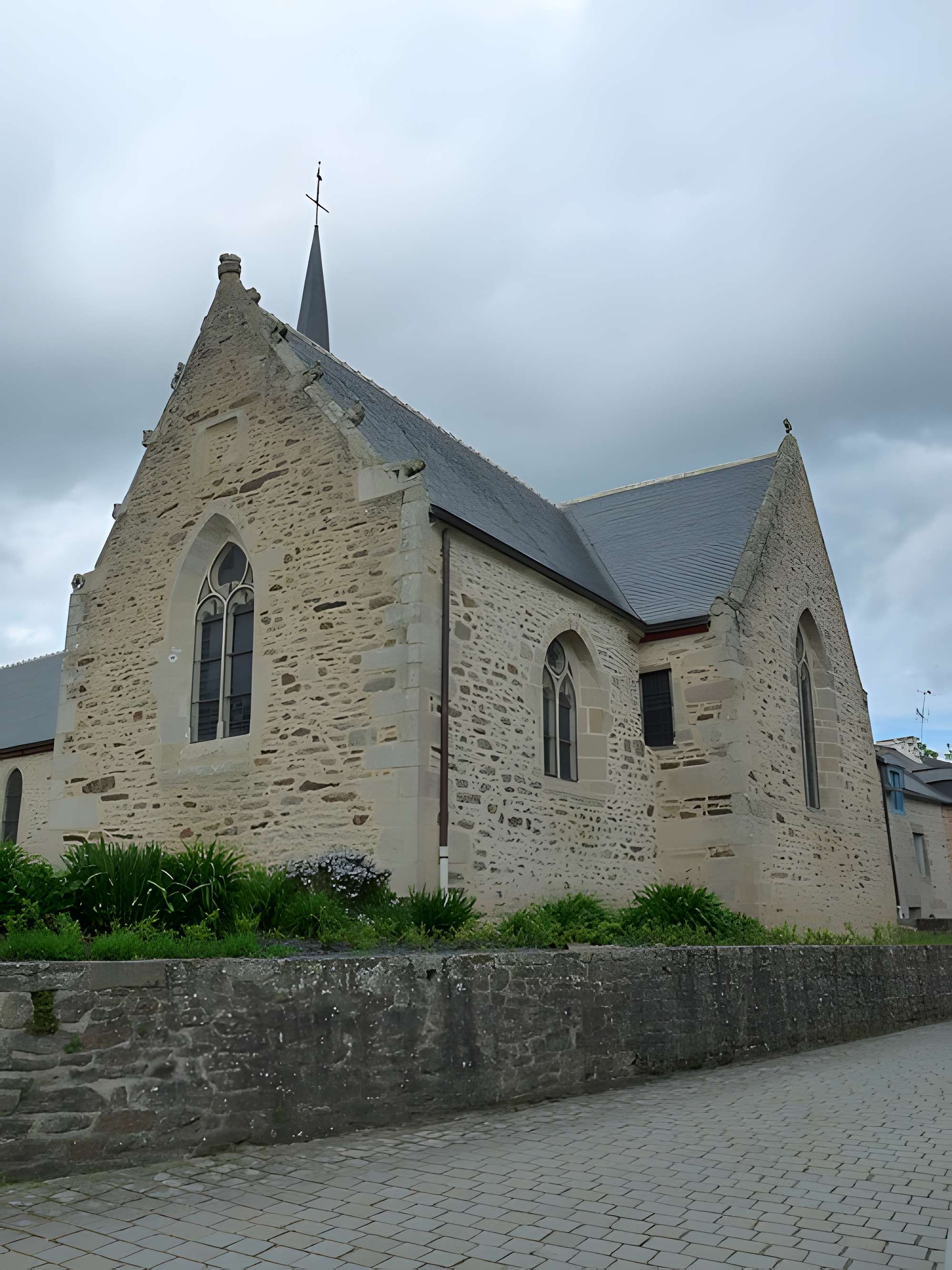 Église Saint-Pierre de Taden
