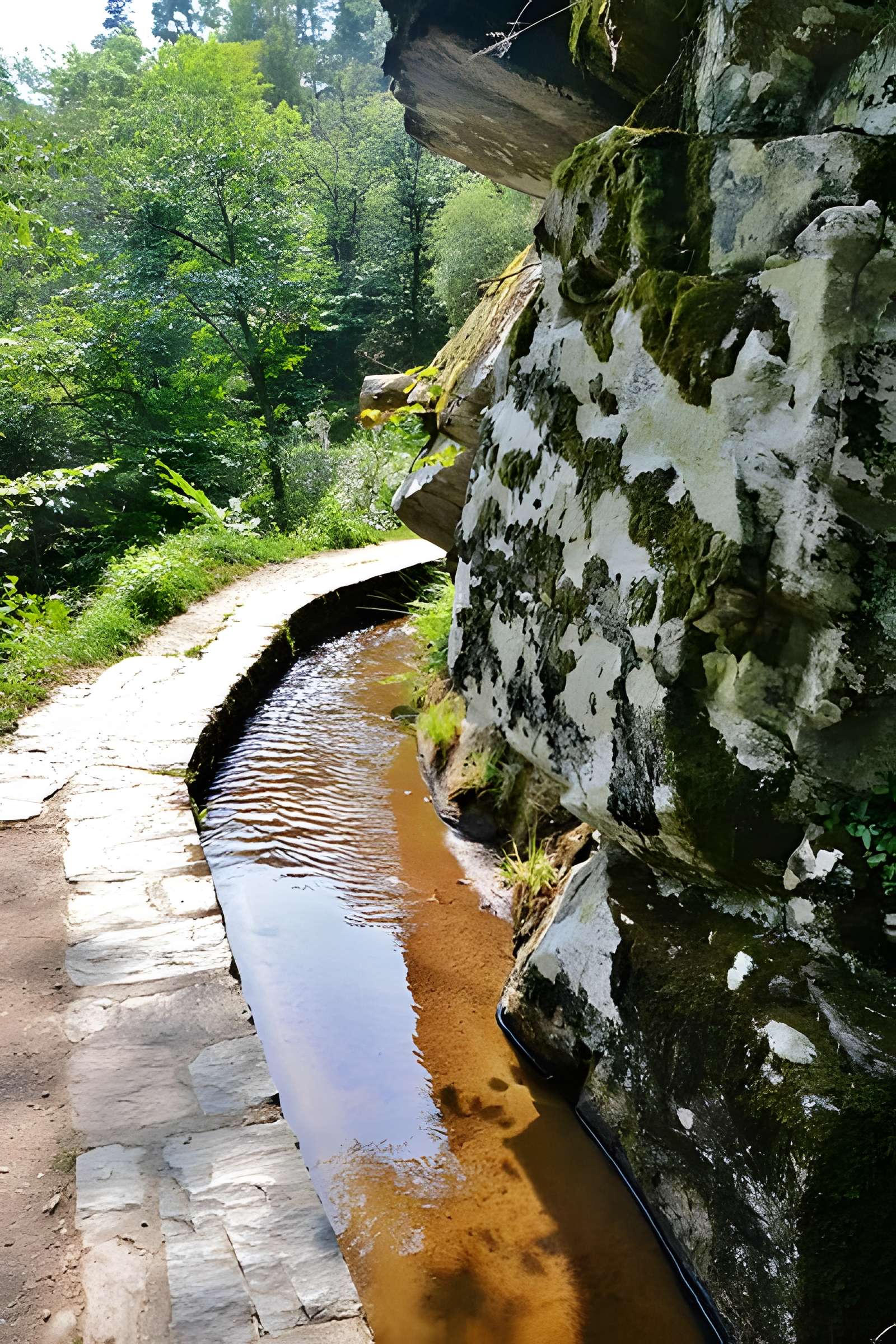 Canal des moines d'Aubazine