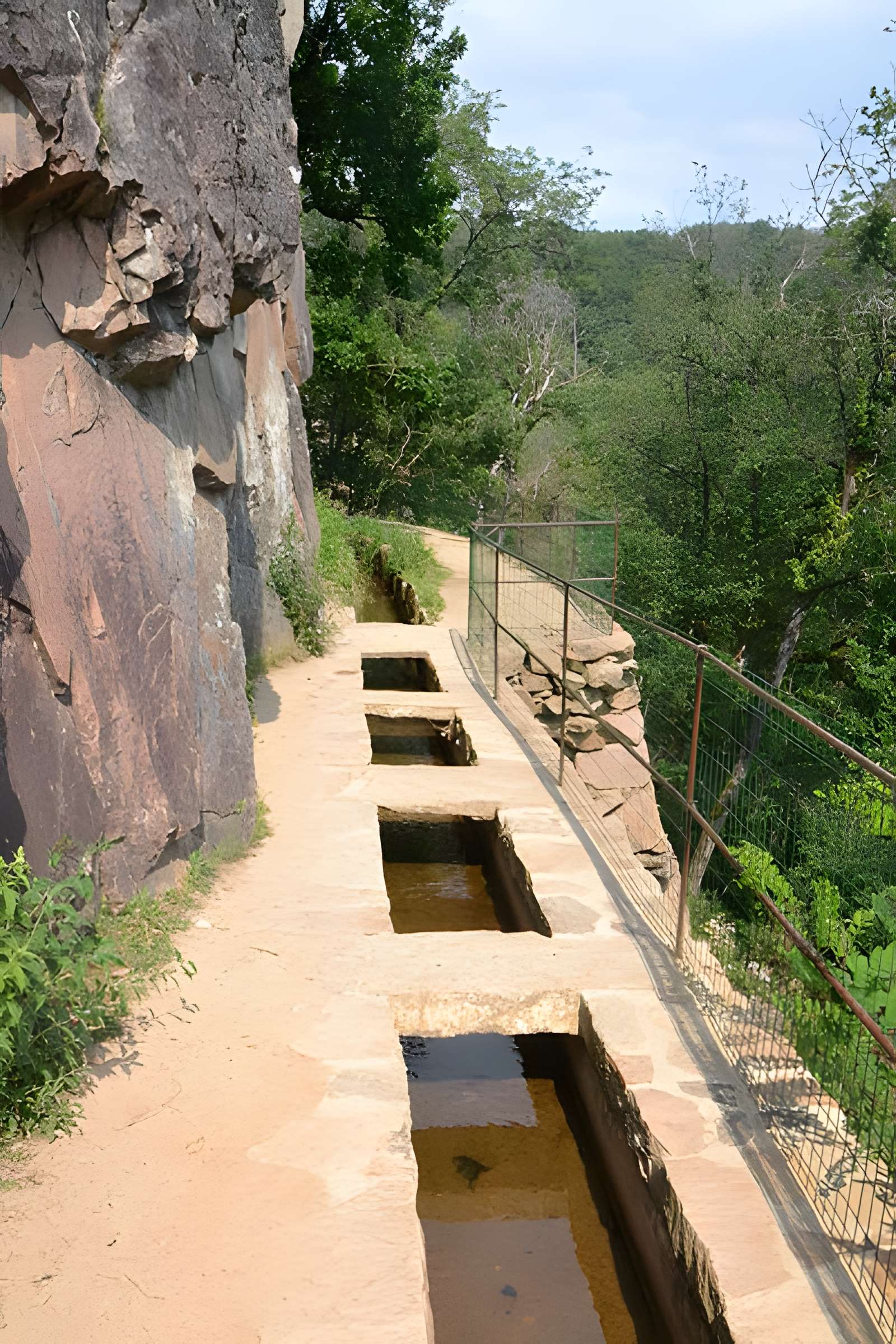 Canal des moines d'Aubazine