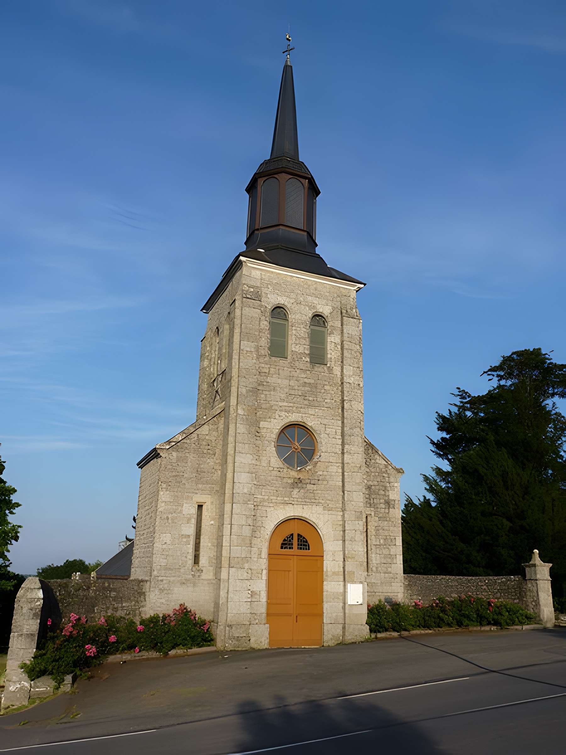 Église Saint-Pierre de Trédaniel 
